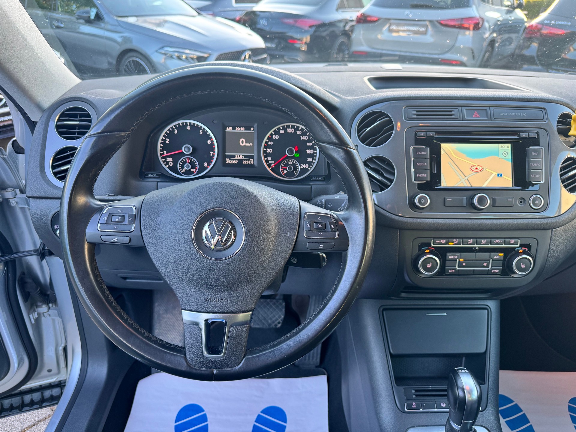 VW Tiguan 2.0 TSI Sport 4Motion-image-8