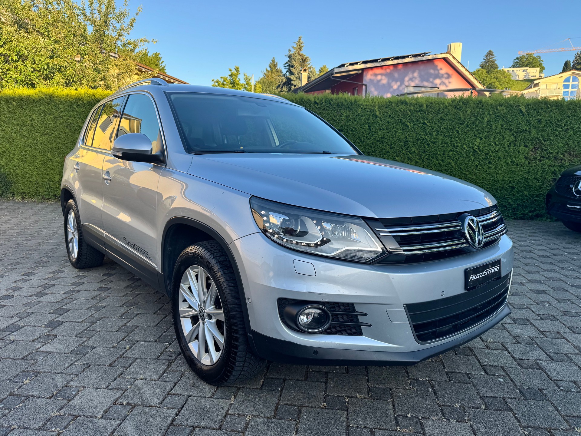 VW Tiguan 2.0 TSI Sport 4Motion-showroom-element-2
