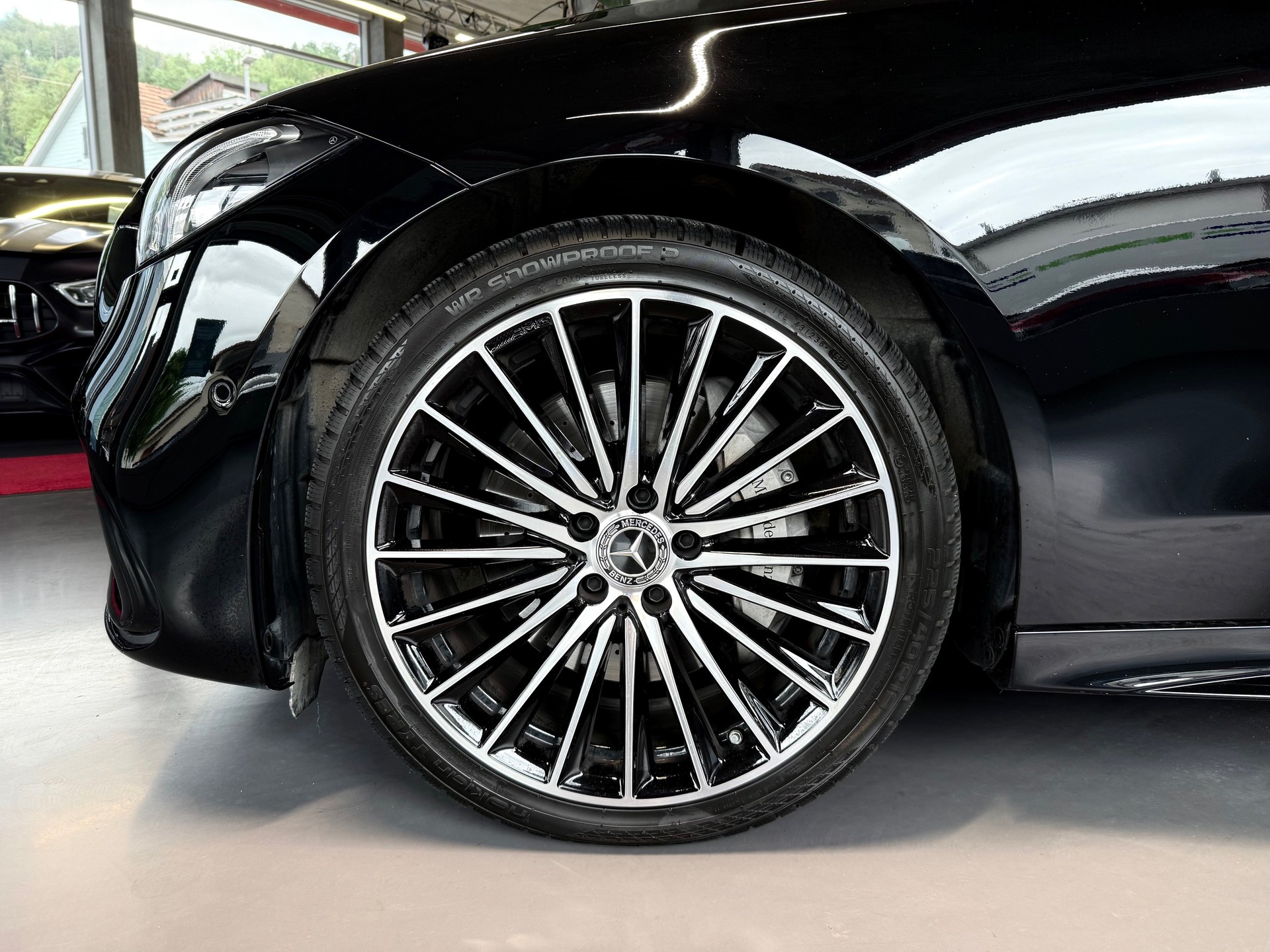 MERCEDES-BENZ C 200 d AMG Line-showroom-element-3