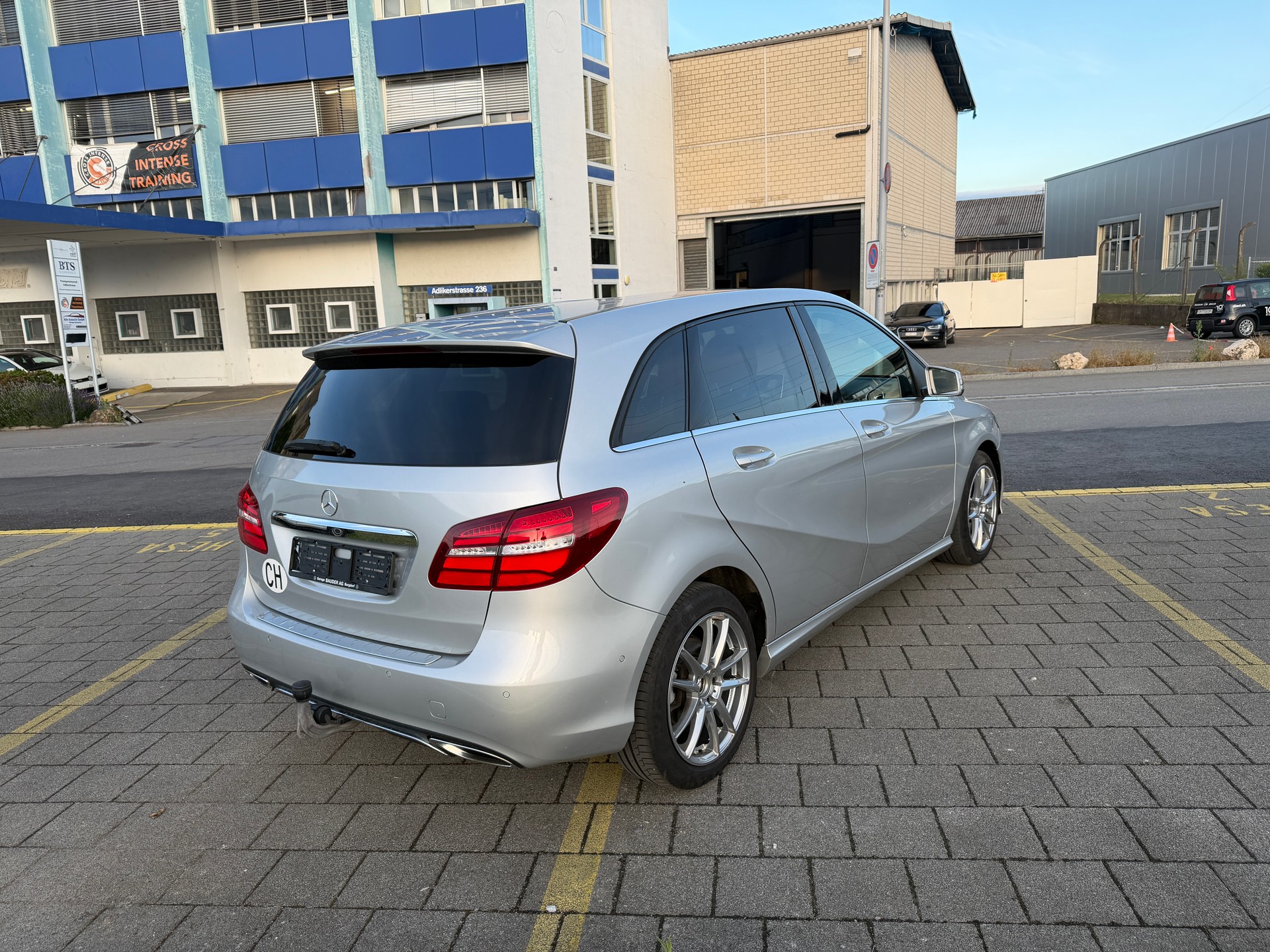 MERCEDES-BENZ B 200 Urban 7G-DCT-image-3