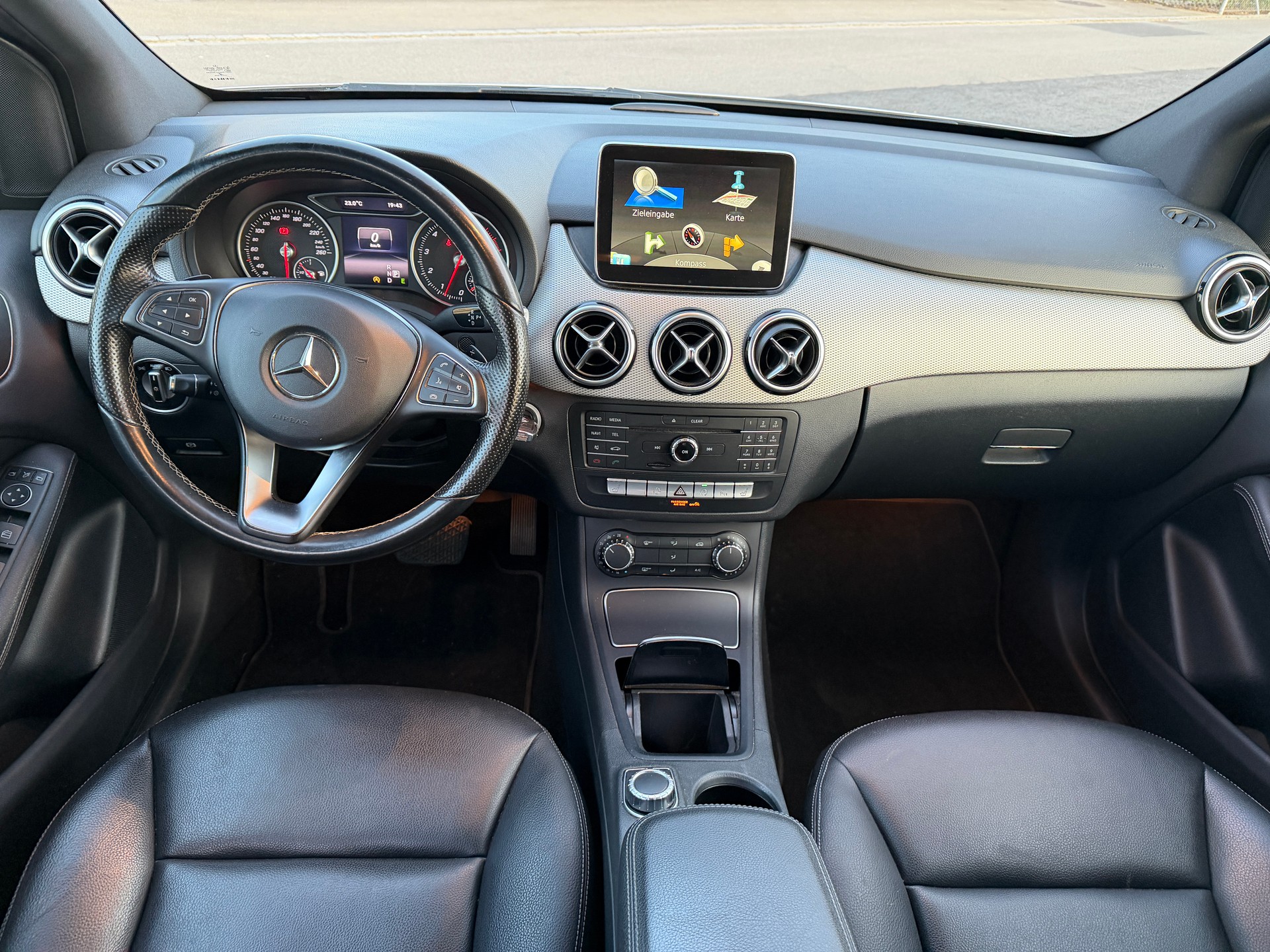 MERCEDES-BENZ B 200 Urban 7G-DCT-image-8