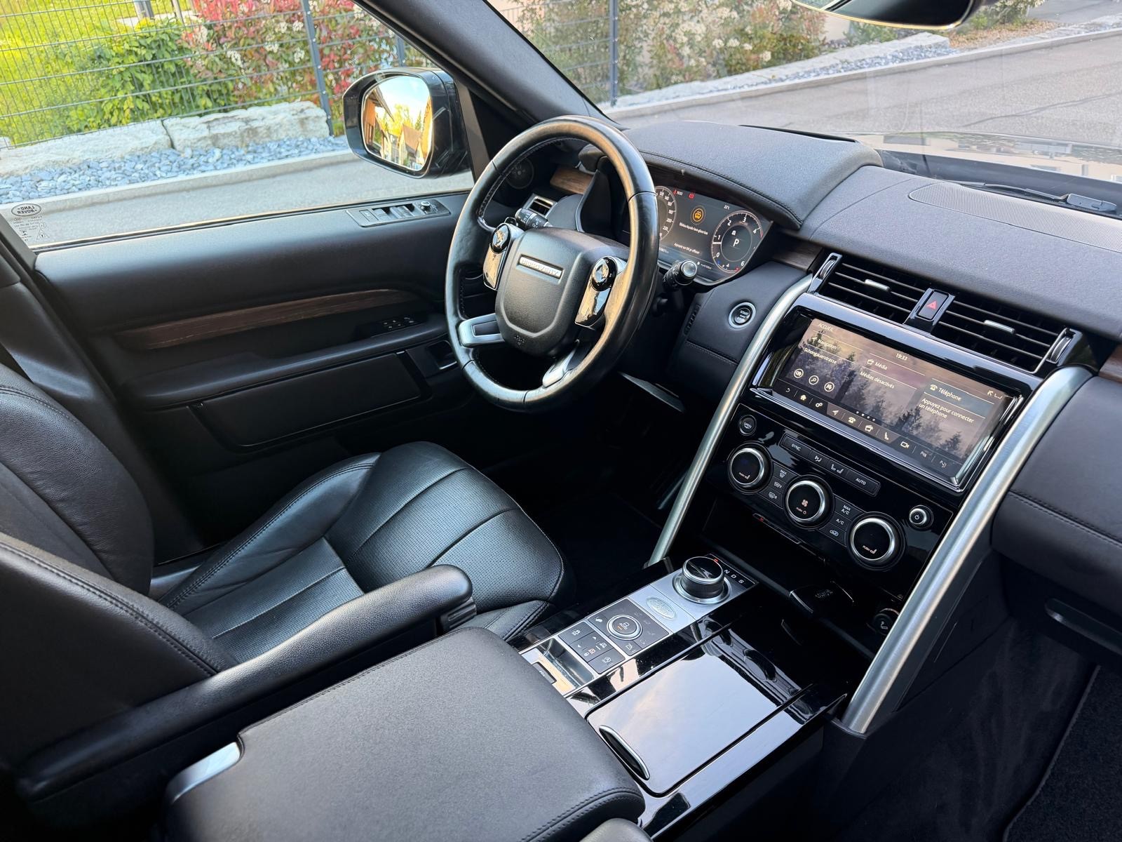 LAND ROVER Discovery 3.0 SDV6 HSE Automatic 7 Plätze-image-13