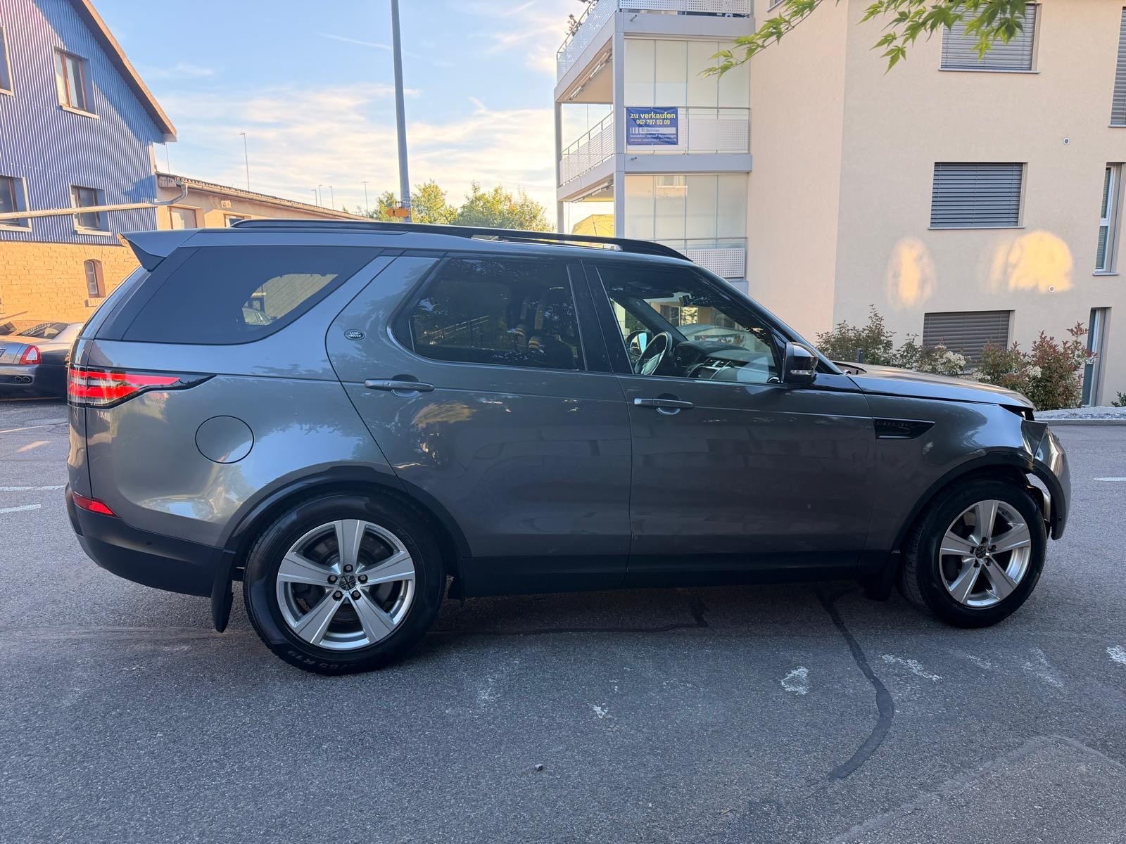 LAND ROVER Discovery 3.0 SDV6 HSE Automatic 7 Plätze-image-4