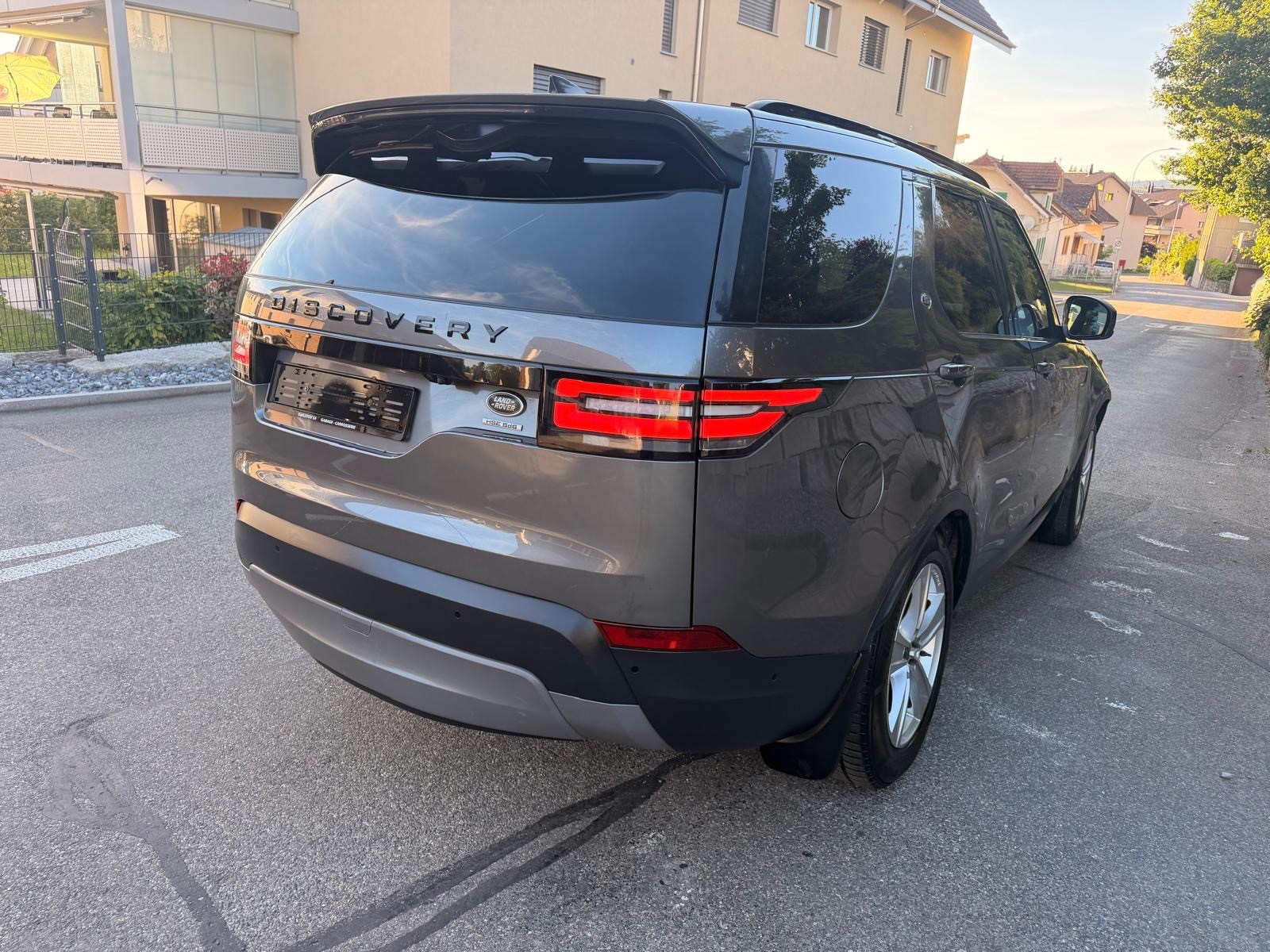 LAND ROVER Discovery 3.0 SDV6 HSE Automatic 7 Plätze-image-3