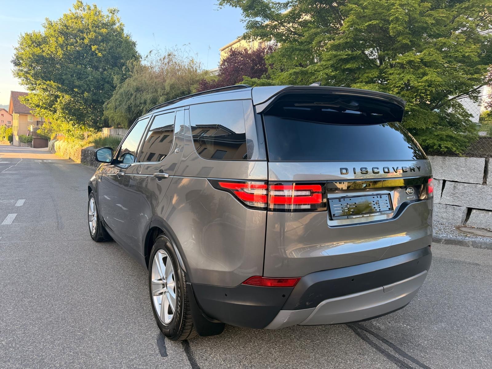 LAND ROVER Discovery 3.0 SDV6 HSE Automatic 7 Plätze-image-2