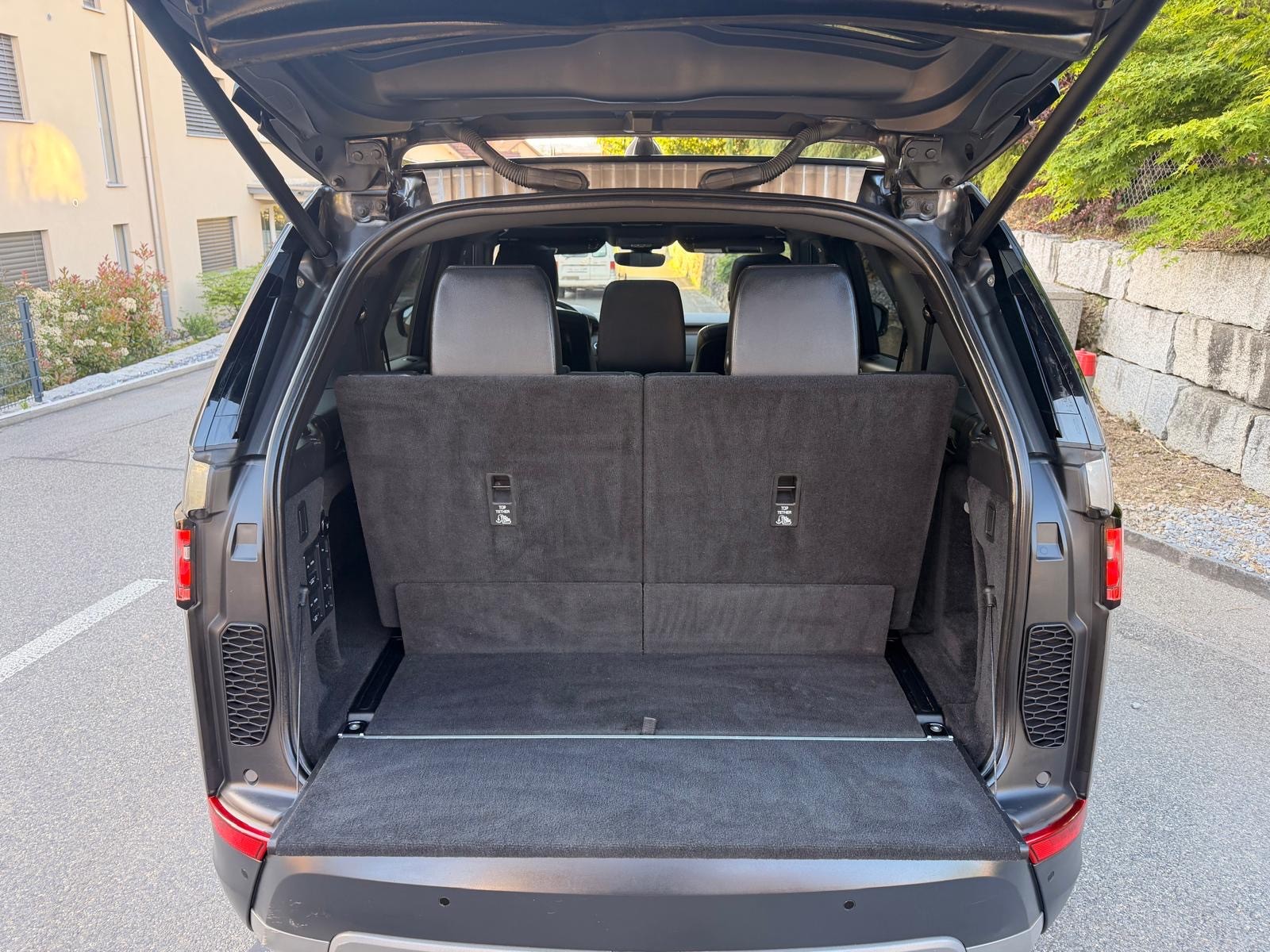 LAND ROVER Discovery 3.0 SDV6 HSE Automatic 7 Plätze-image-10