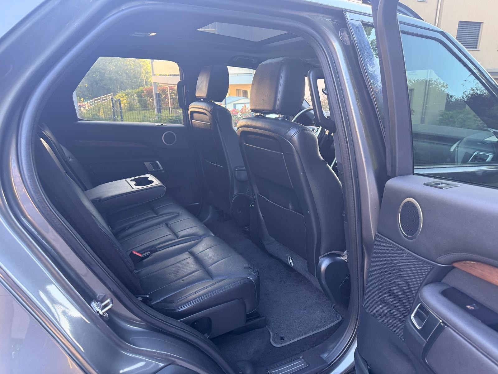 LAND ROVER Discovery 3.0 SDV6 HSE Automatic 7 Plätze-image-11