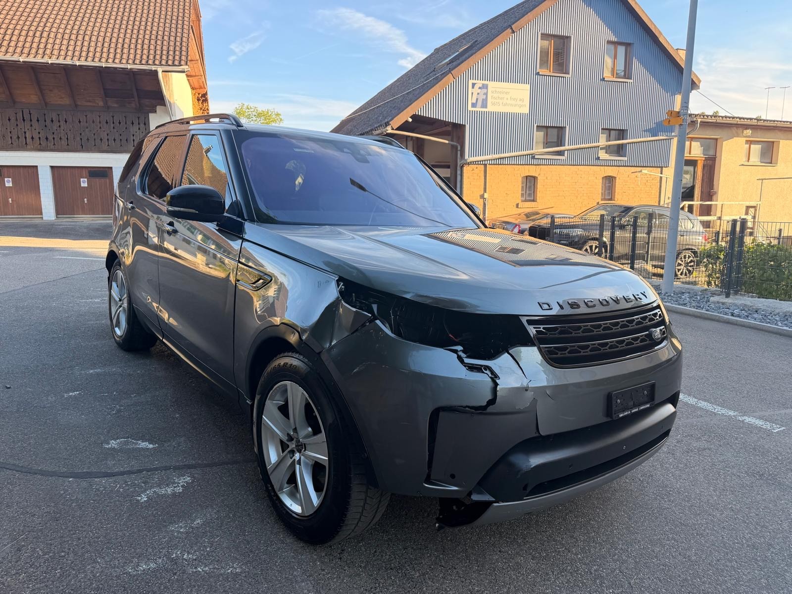 LAND ROVER Discovery 3.0 SDV6 HSE Automatic 7 Plätze-image-5