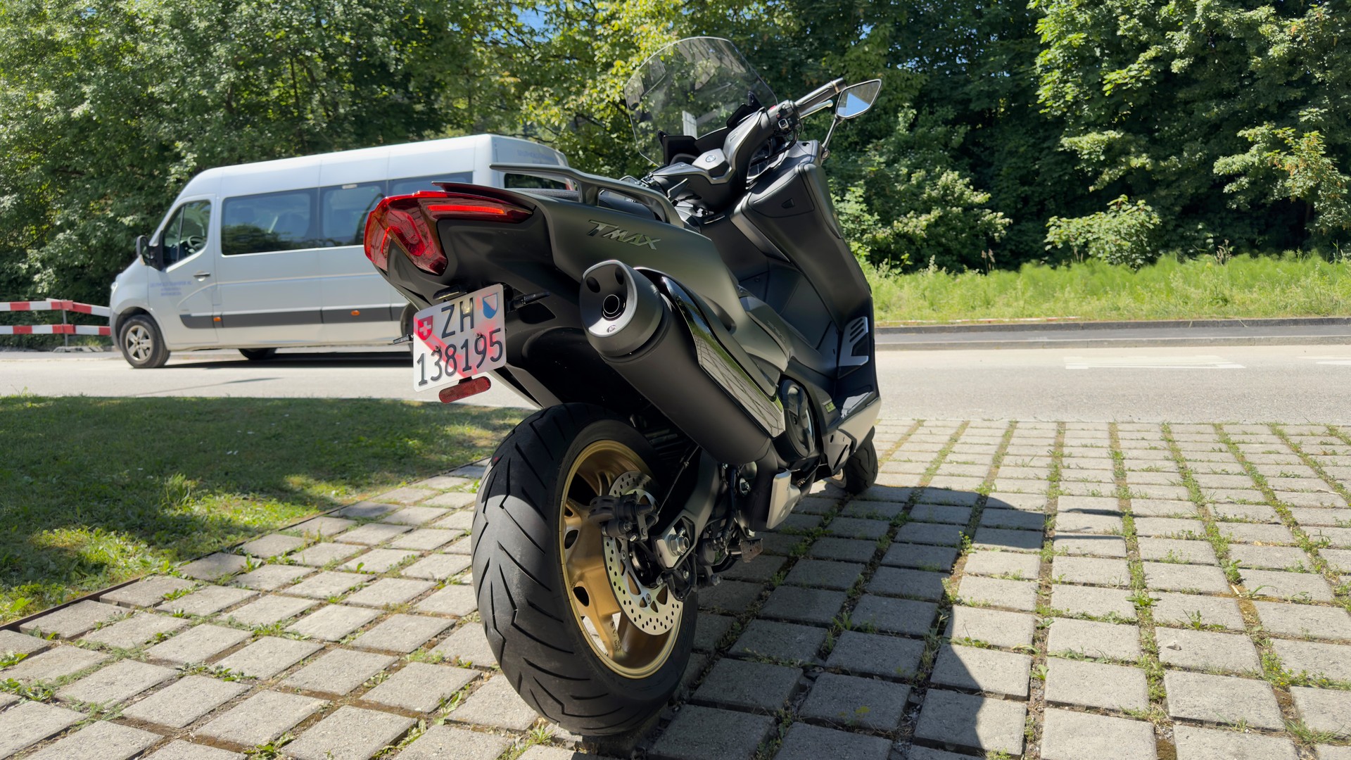 YAMAHA T-MAX Tech-Max XP 560-image-4
