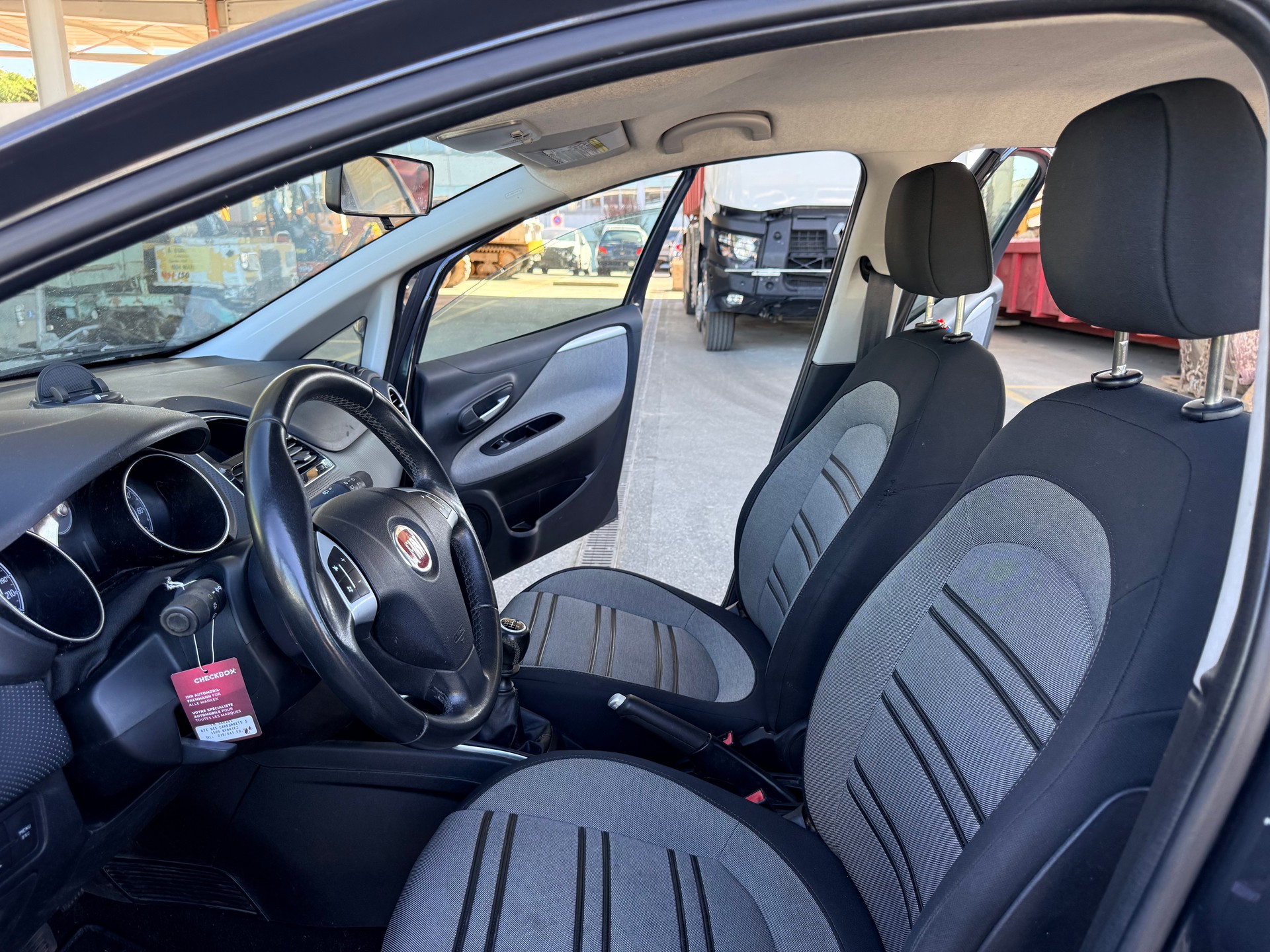FIAT Punto 1.4 Genius-image-11