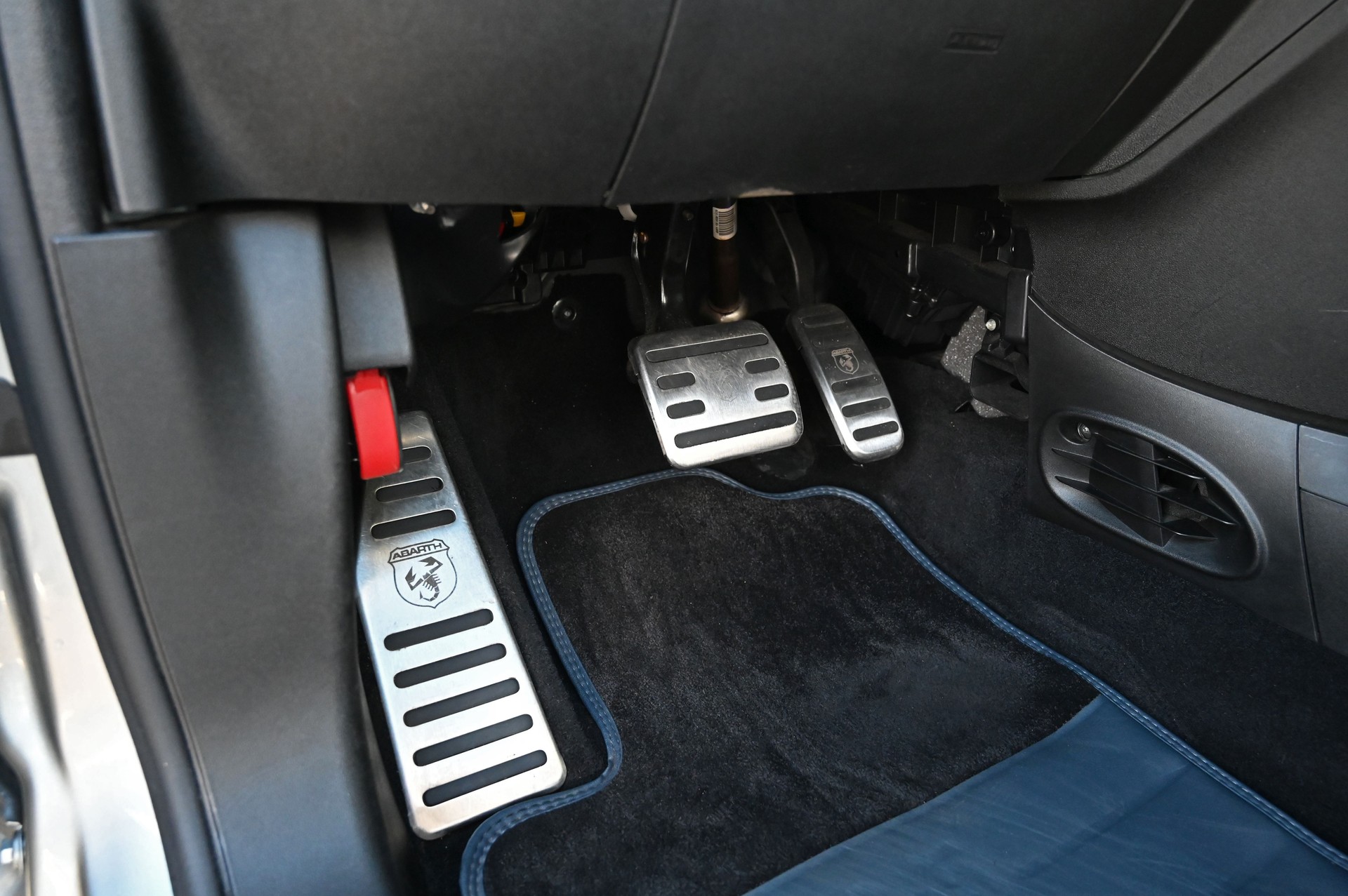 FIAT 695 1.4 16V Turbo Abarth Rivale-image-12