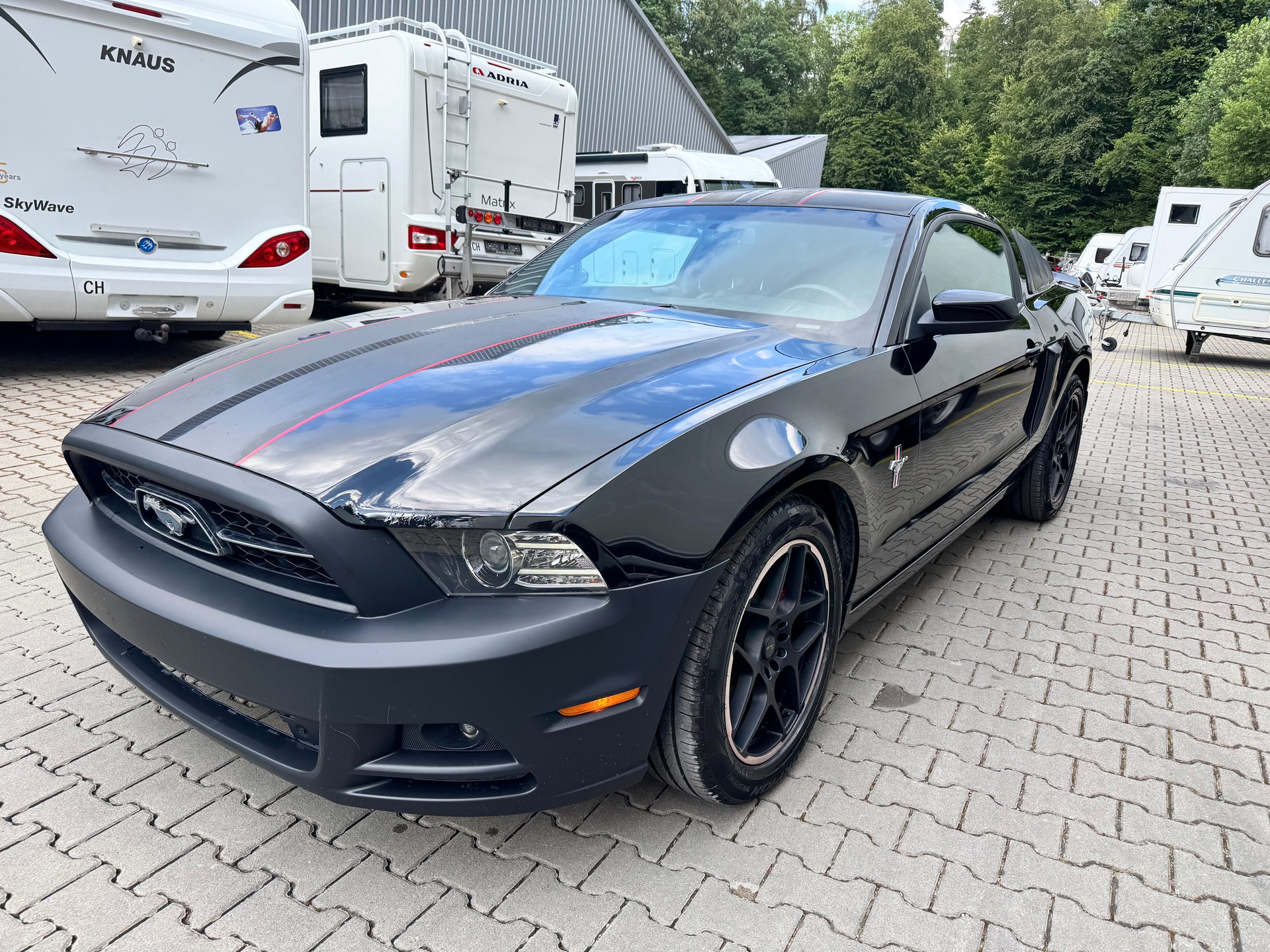 FORD MUSTANG