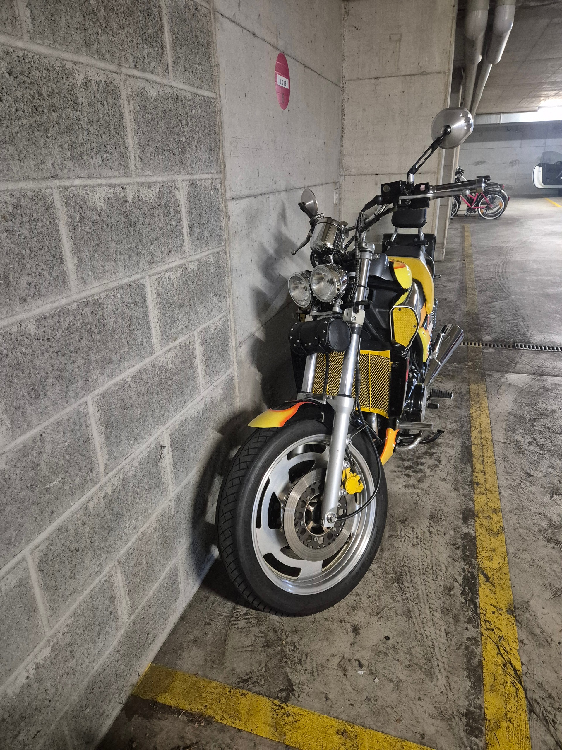 YAMAHA V-Max VMX 1200-image-2