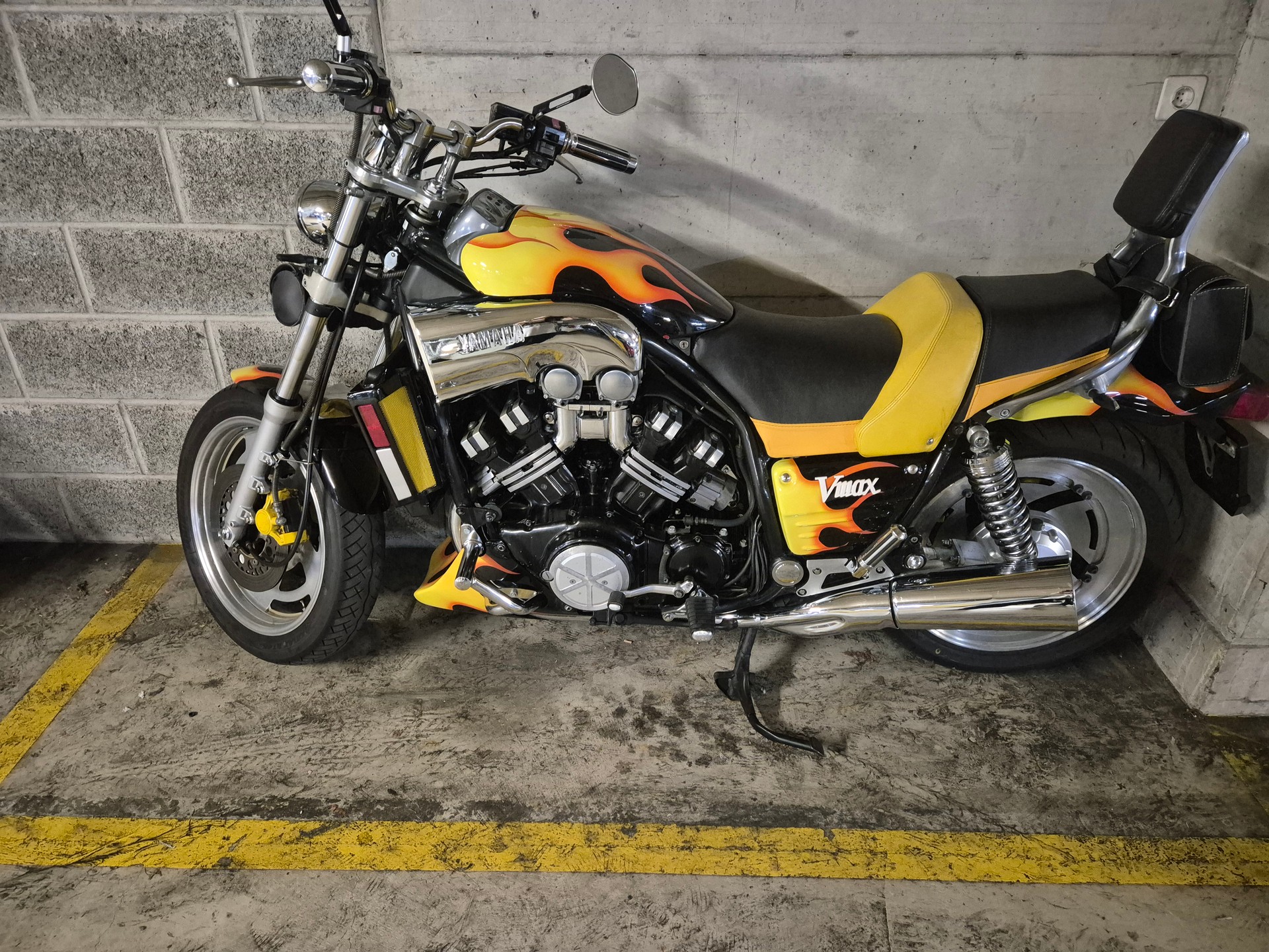 YAMAHA V-Max VMX 1200-image-1