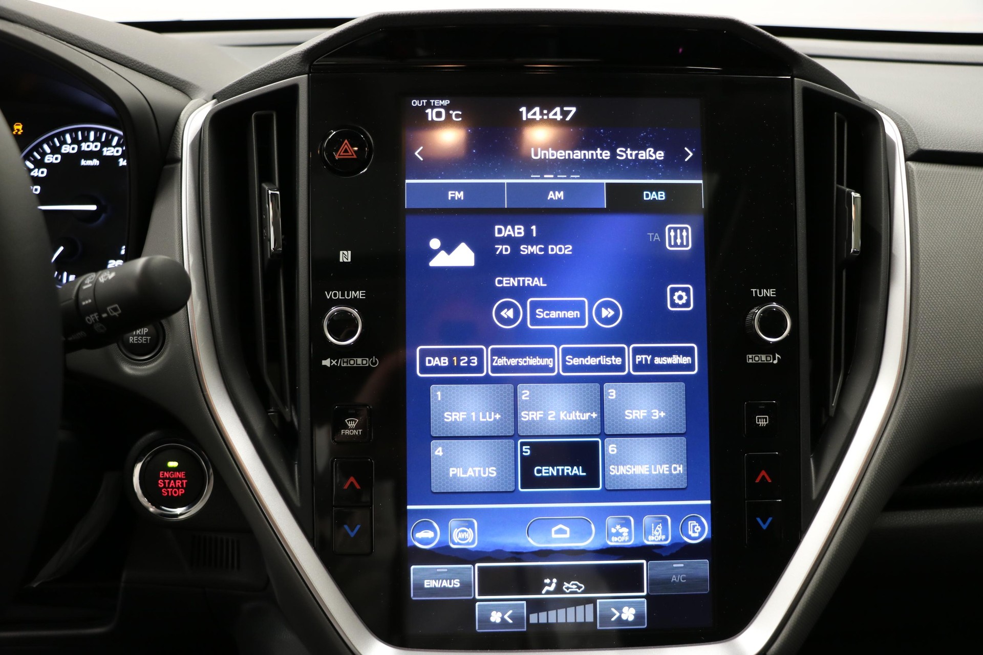 SUBARU Crosstrek 2.0i e-Boxer Luxury-image-17