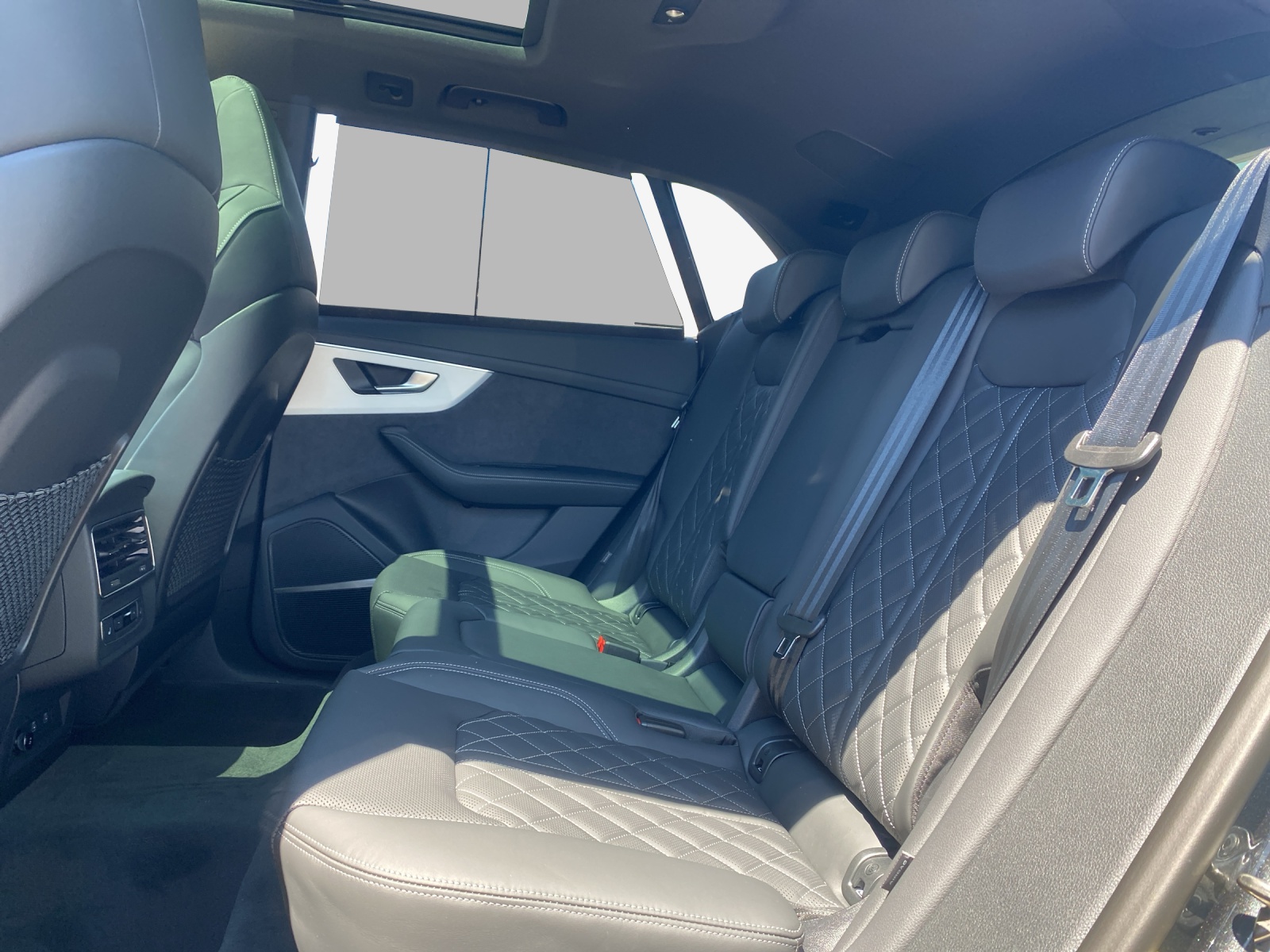 AUDI Q8 SUV TFSI e quattro 290 kW Attraction tiptronic-image-11