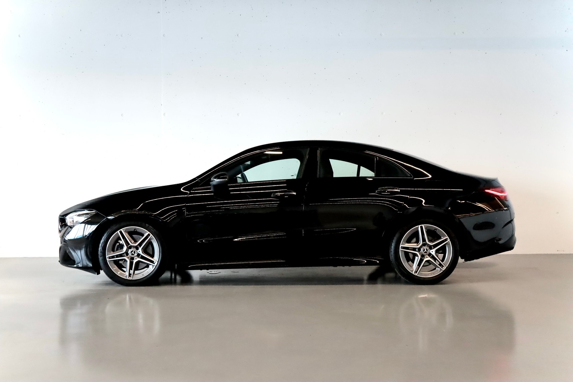 MERCEDES-BENZ CLA 200 AMG LINE | FACELIFT | GARANTIE bis 2030!-showroom-element-1
