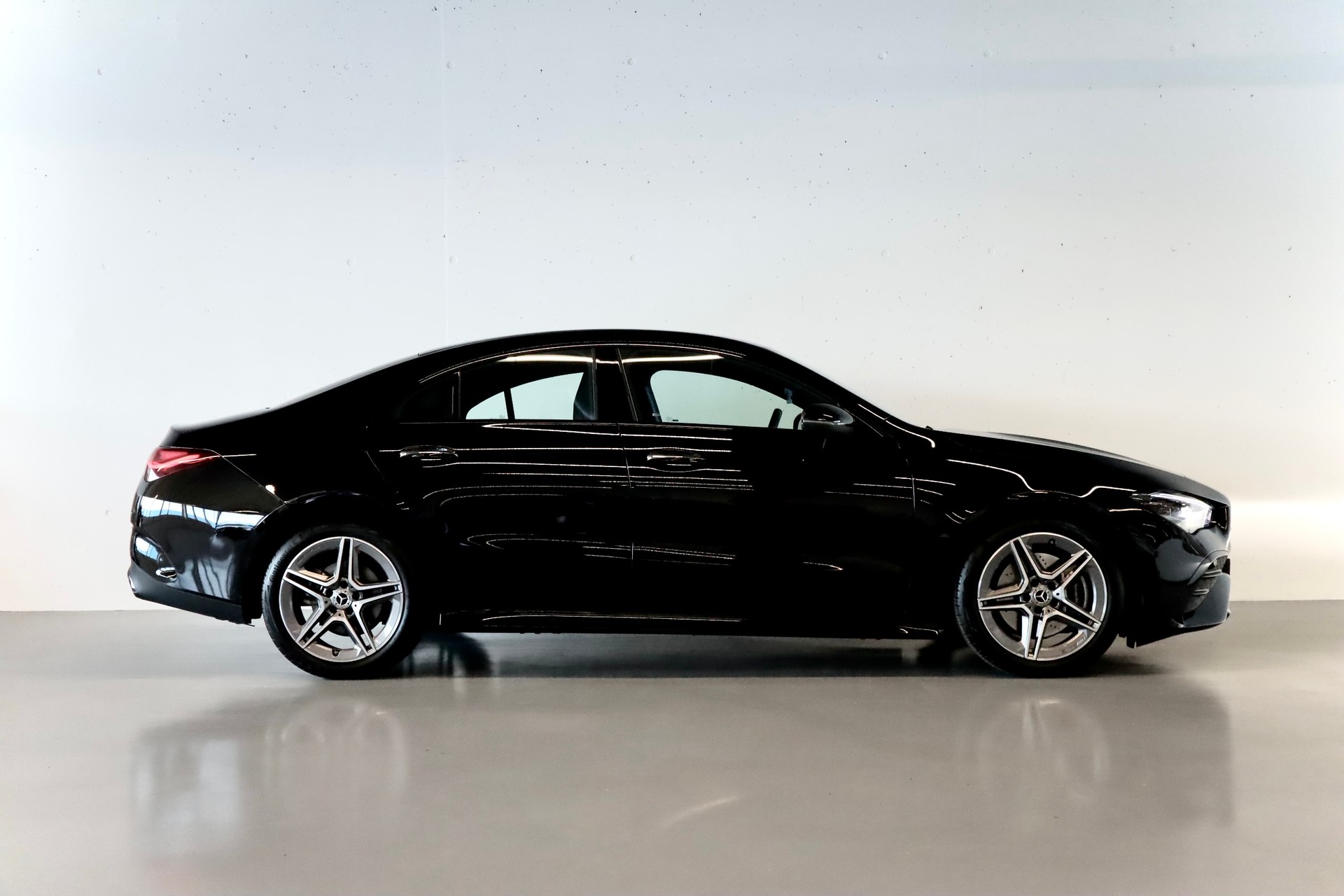 MERCEDES-BENZ CLA 200 AMG LINE | FACELIFT | GARANTIE bis 2030!-showroom-element-3