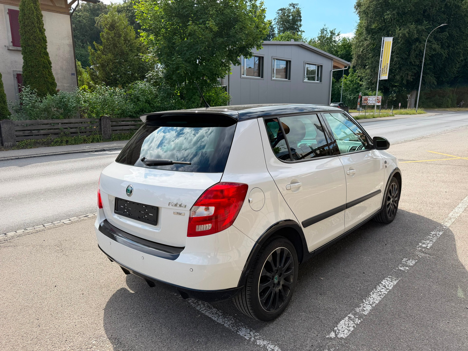 SKODA Fabia 1.2 TSI Monte Carlo-showroom-element-2
