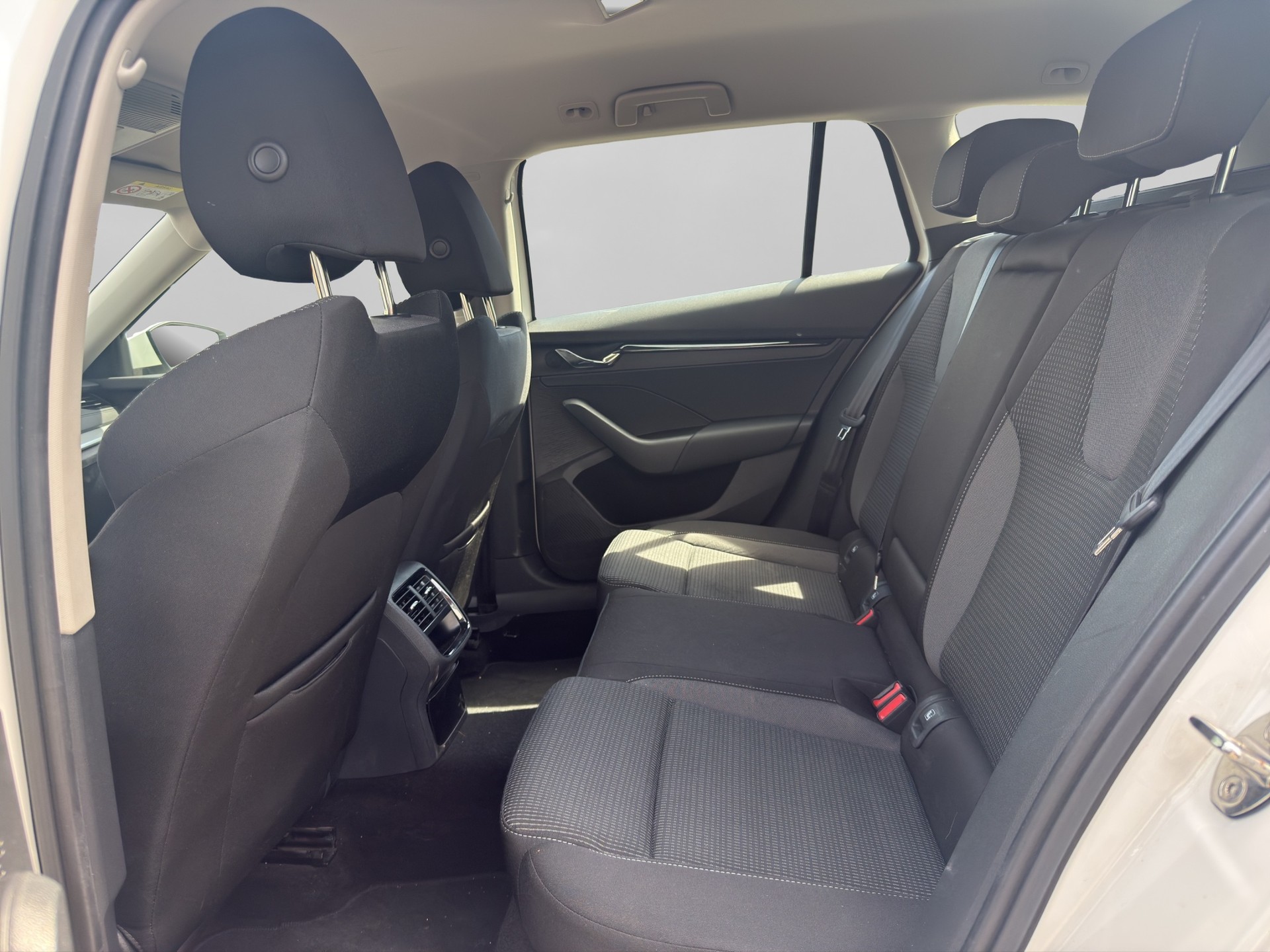 SKODA Octavia Combi 1.0 TSI mHEV DSG Style-image-13