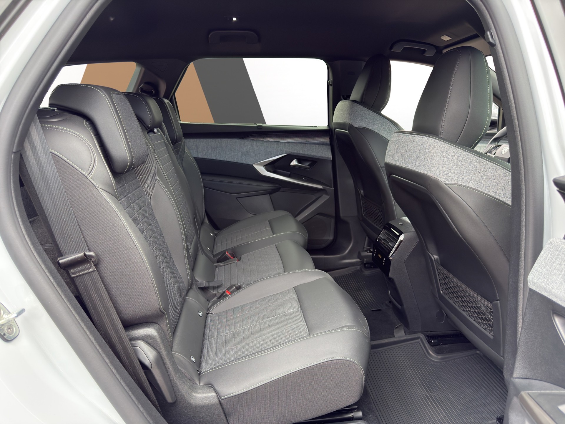 PEUGEOT 5008 1.2 Hybrid e-DCS6 GT 7 Plätzer-image-16