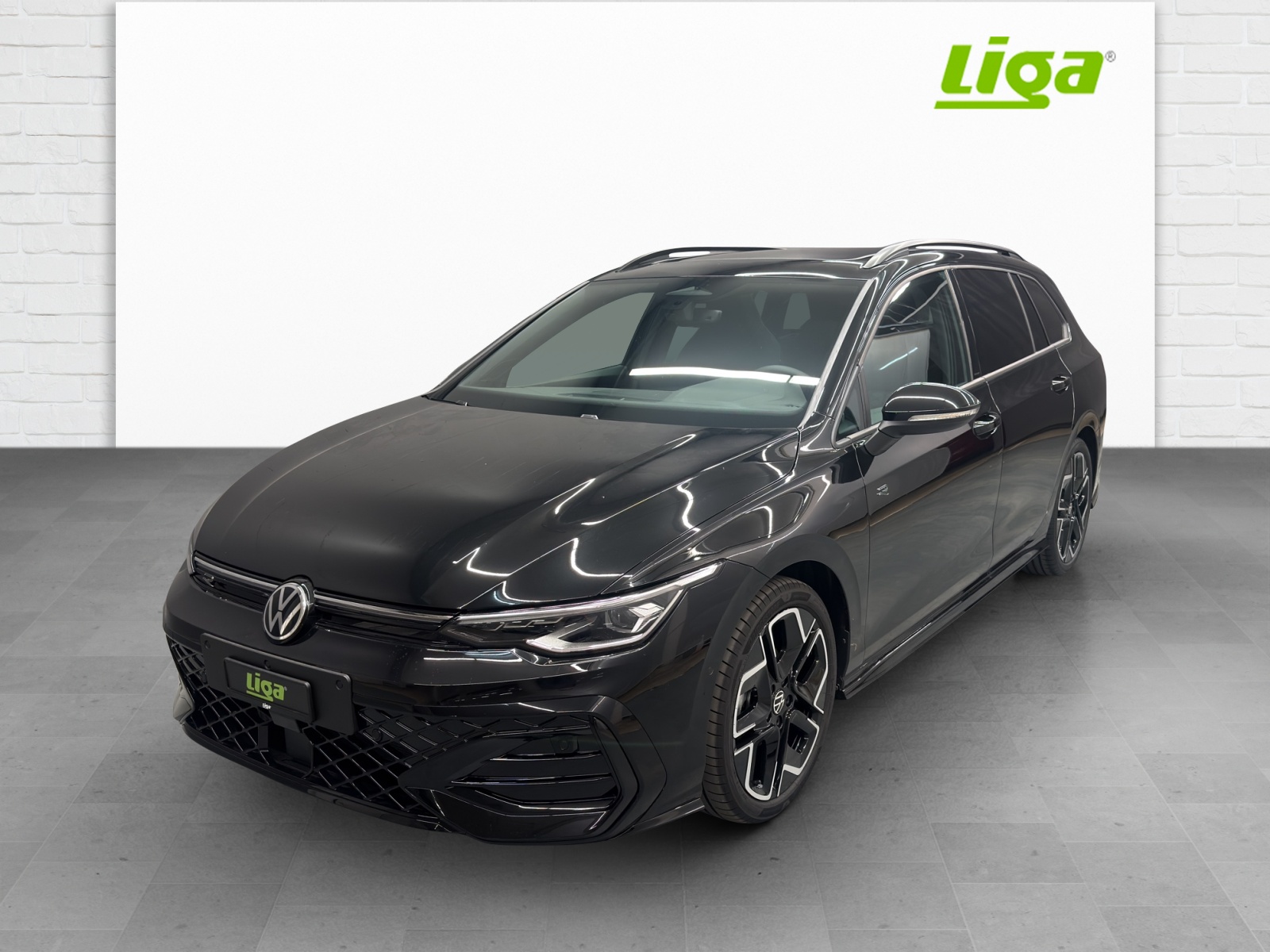 VW Golf VIII Variant 1.5 eTSI R-Line DSG