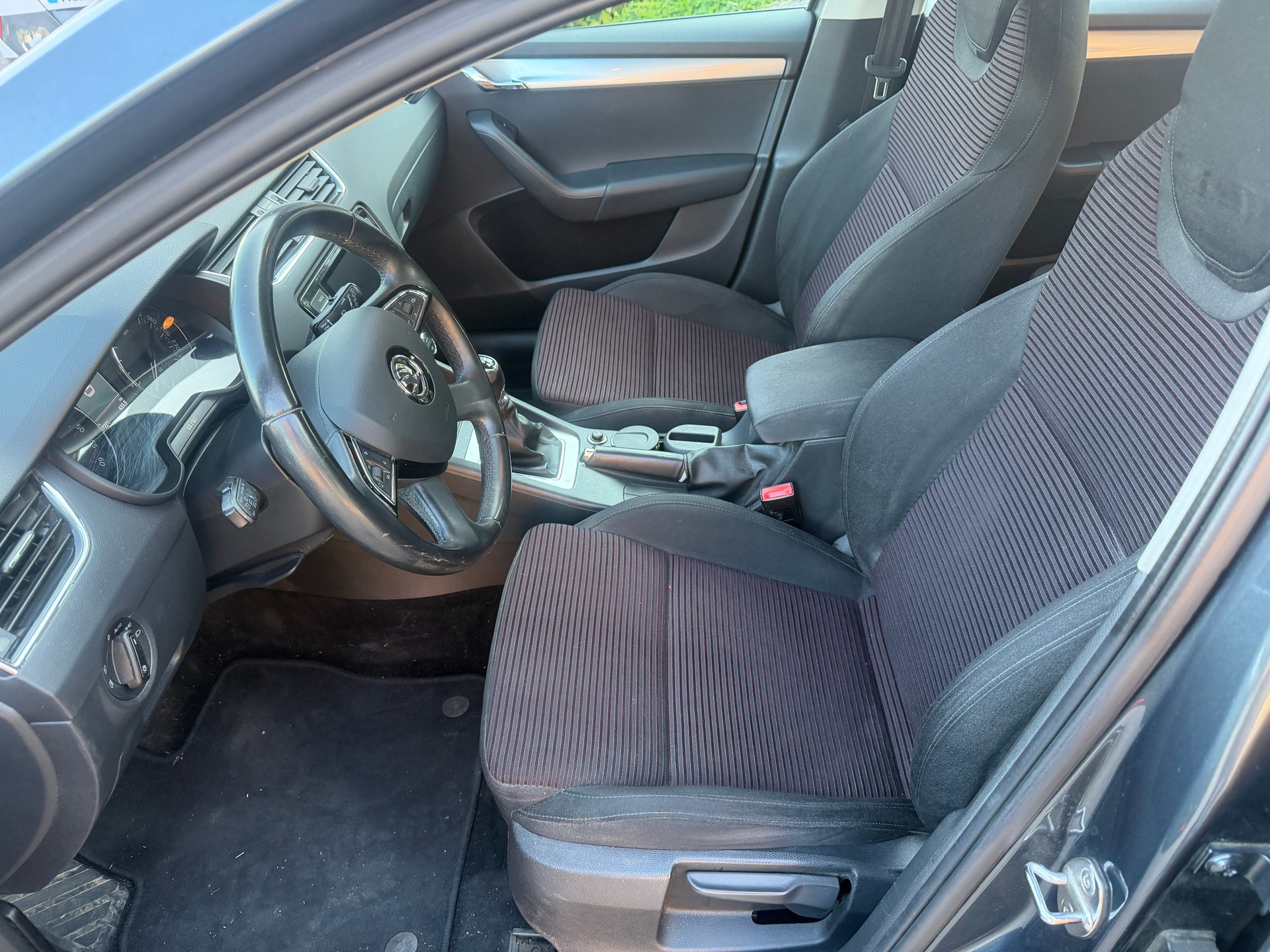 SKODA OCTAVIA 1.6-image-5