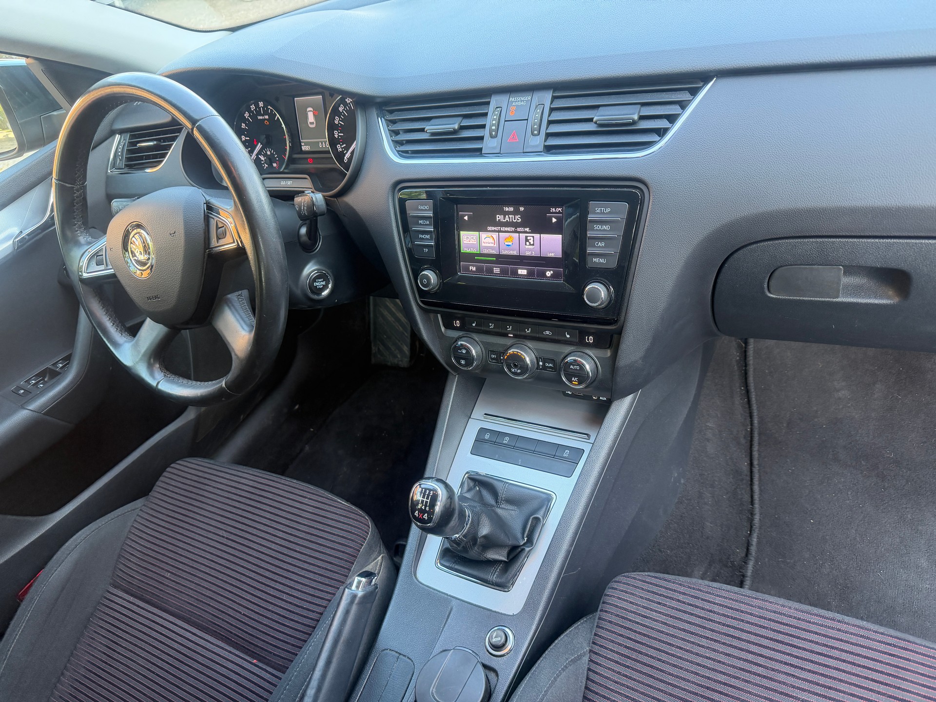 SKODA OCTAVIA 1.6-image-7