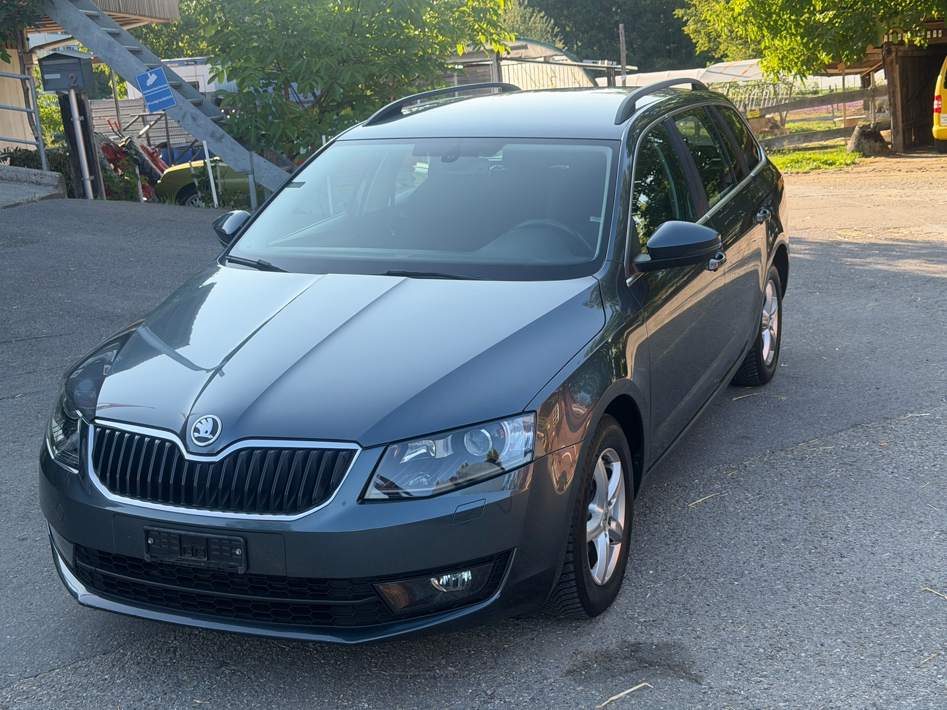 SKODA OCTAVIA 1.6-image-1