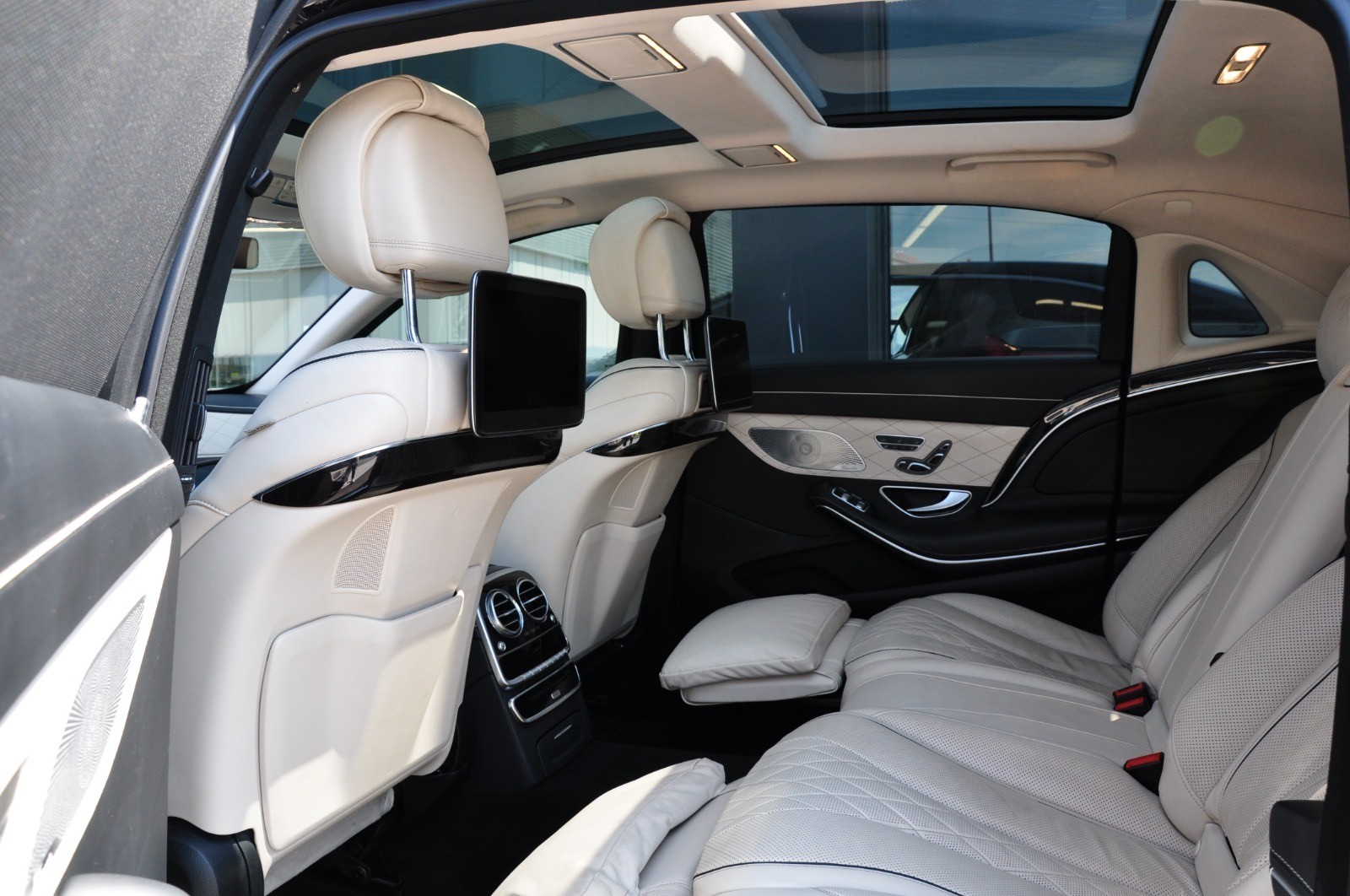 MERCEDES-BENZ S 560 Maybach 4Matic 9G-Tronic-showroom-element-2