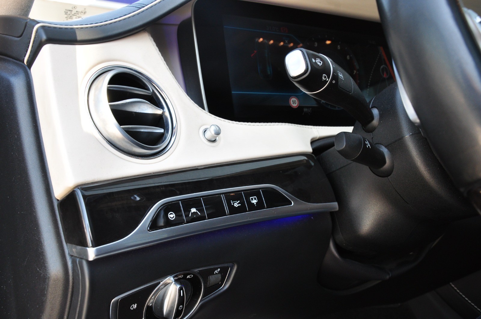 MERCEDES-BENZ S 560 Maybach 4Matic 9G-Tronic-image-14