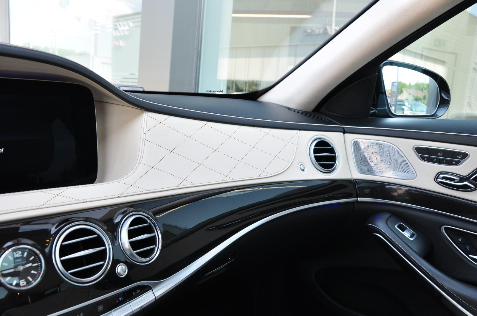 MERCEDES-BENZ S 560 Maybach 4Matic 9G-Tronic-image-15