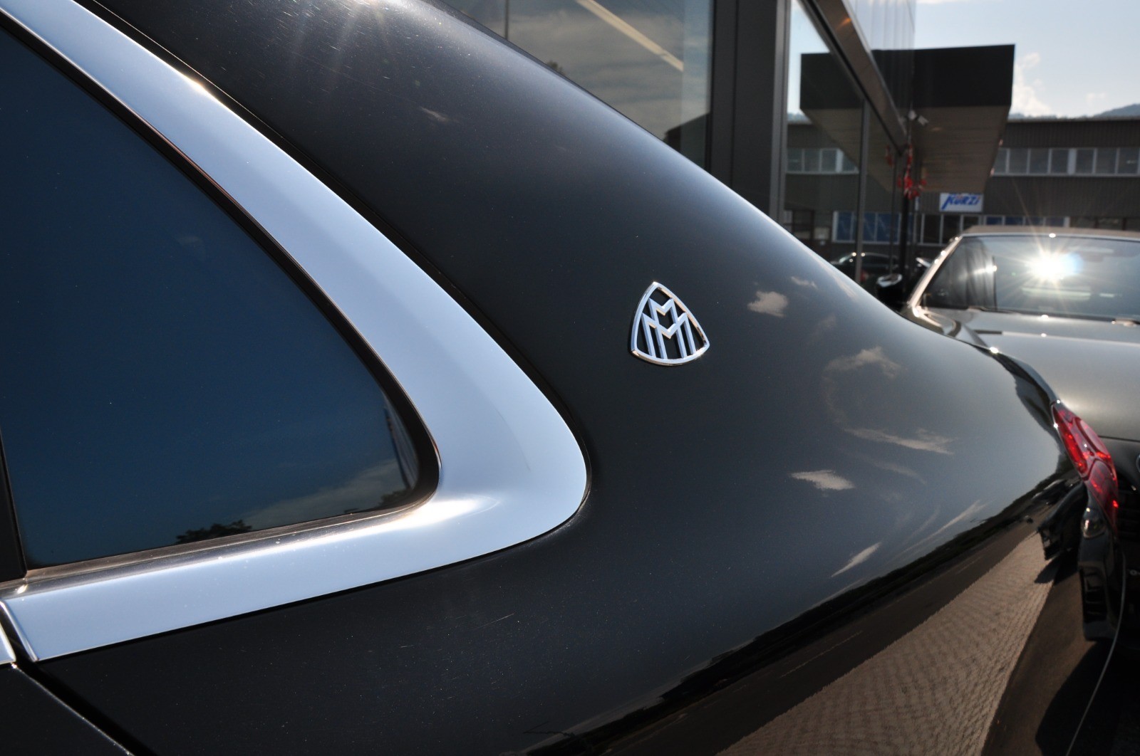 MERCEDES-BENZ S 560 Maybach 4Matic 9G-Tronic-showroom-element-3