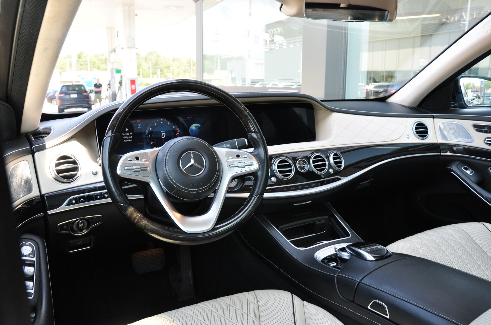 MERCEDES-BENZ S 560 Maybach 4Matic 9G-Tronic-showroom-element-1