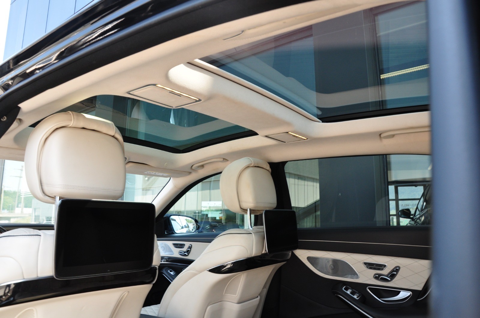 MERCEDES-BENZ S 560 Maybach 4Matic 9G-Tronic-image-26