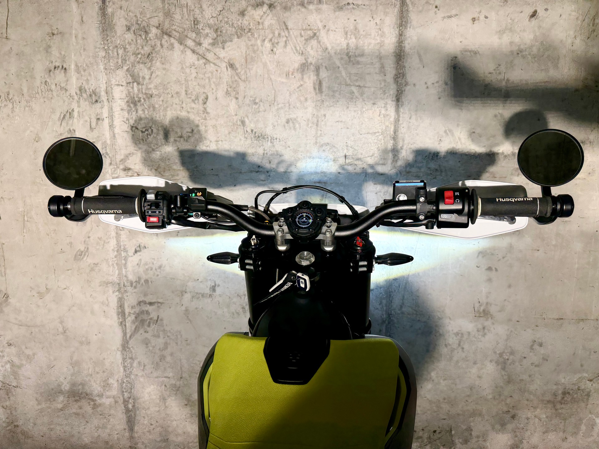 HUSQVARNA 701 Supermoto (35kW)-image-5