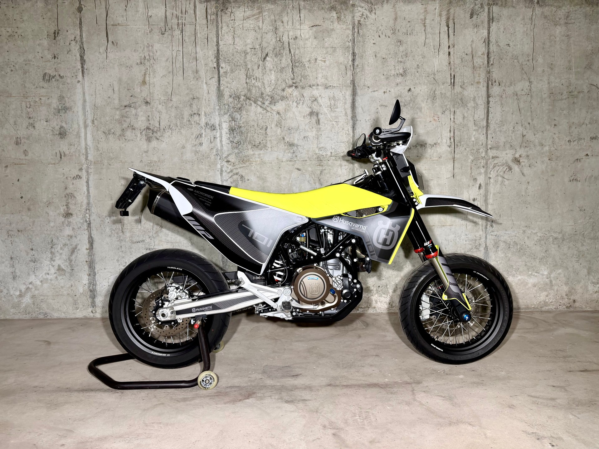 HUSQVARNA 701 Supermoto (35kW)-image-1