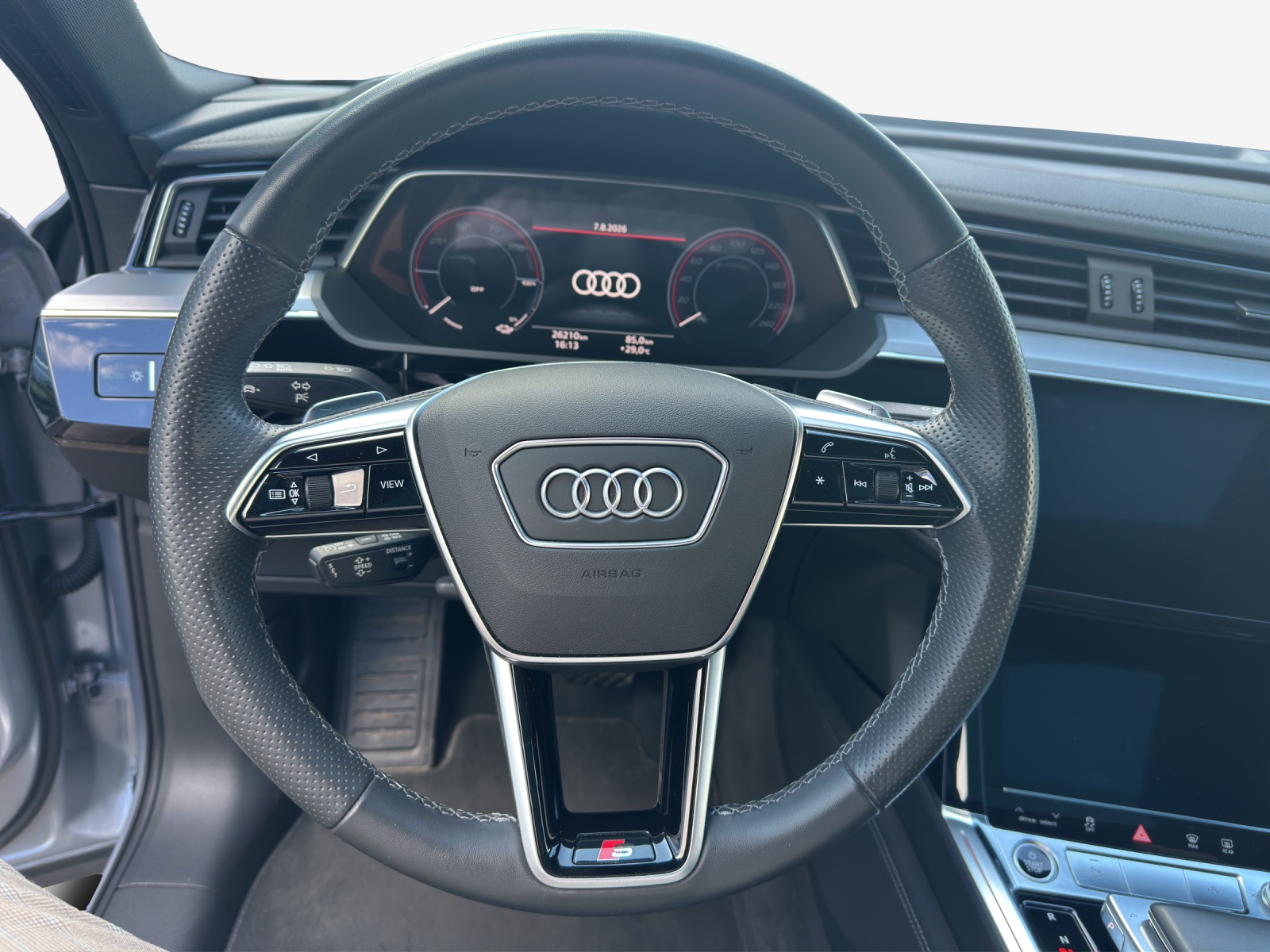 AUDI e-tron 55 S Line Black Edition quattro-image-10