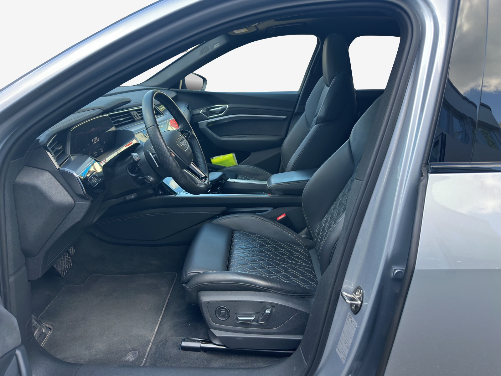 AUDI e-tron 55 S Line Black Edition quattro-image-8
