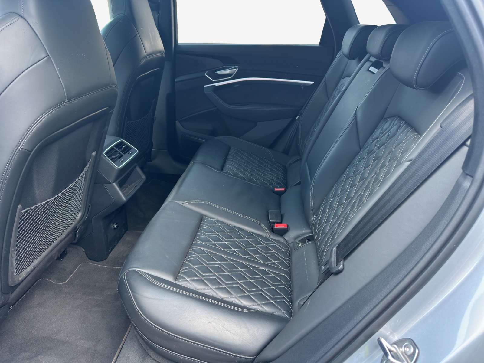 AUDI e-tron 55 S Line Black Edition quattro-image-12