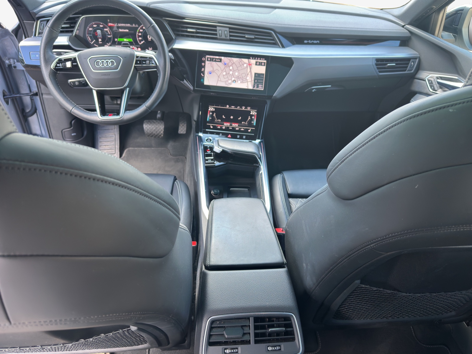 AUDI e-tron 55 S Line Black Edition quattro-image-9