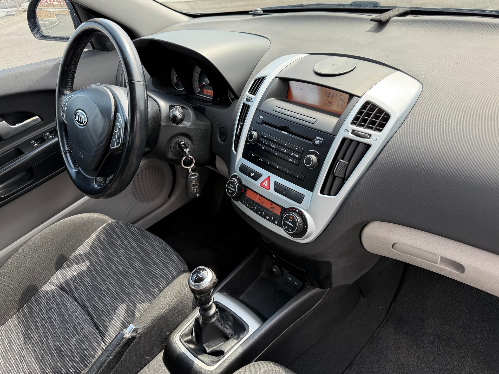 KIA Cee'd 1.6 CRDi Style-image-10