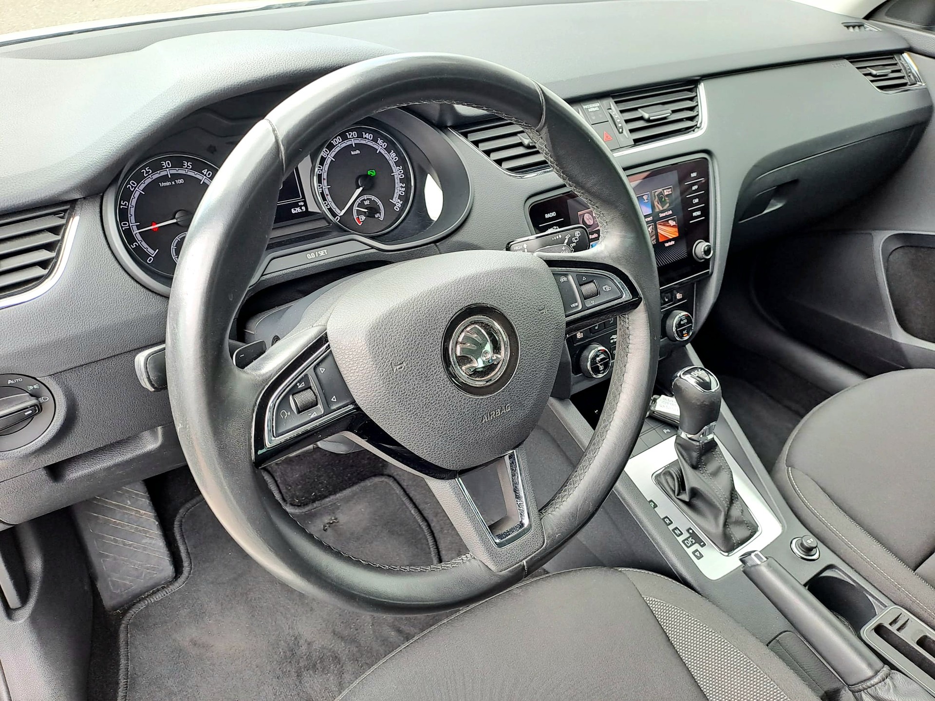 SKODA Octavia Combi 2.0 TDI Ambition DSG-image-9