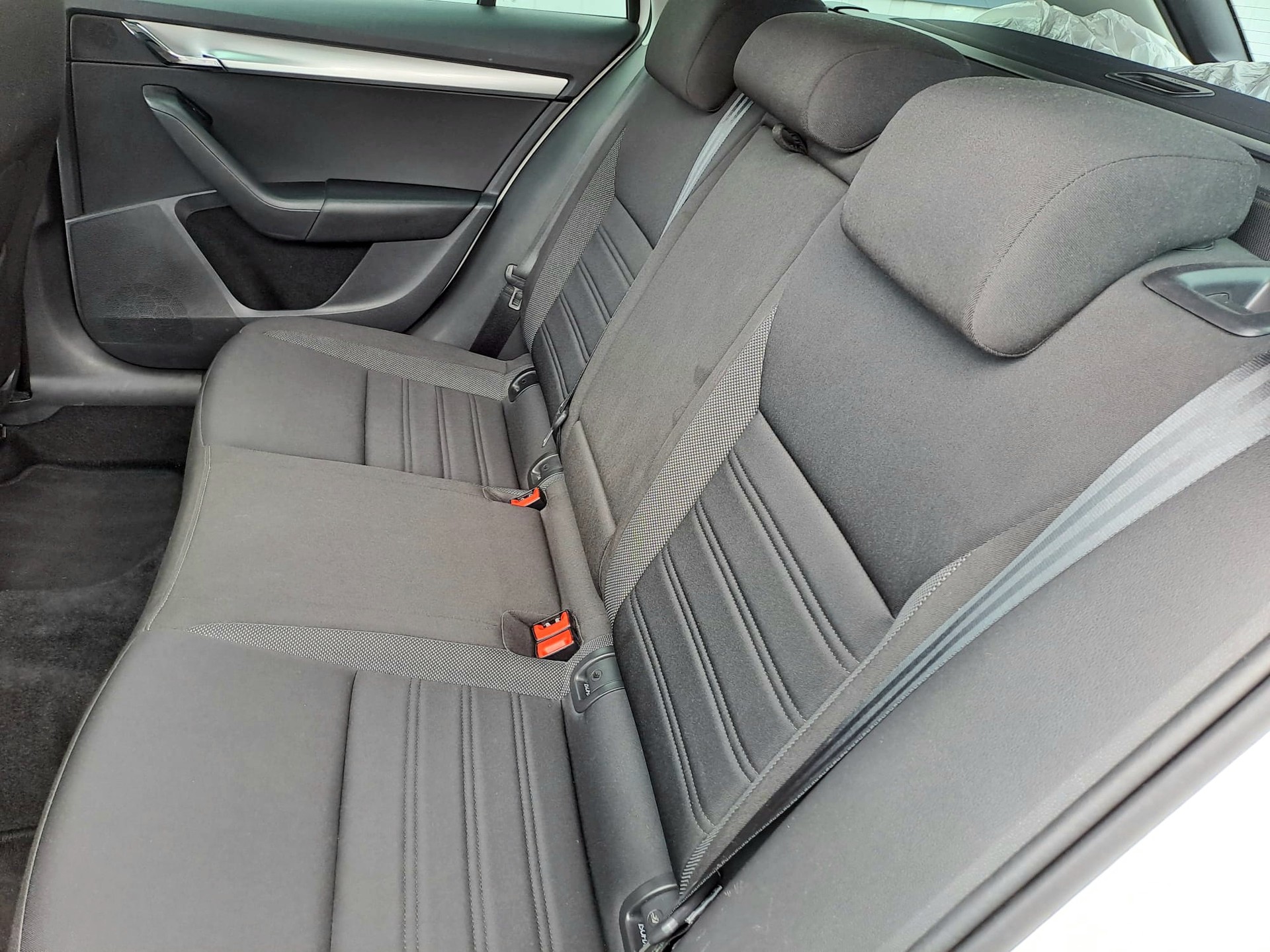 SKODA Octavia Combi 2.0 TDI Ambition DSG-image-7