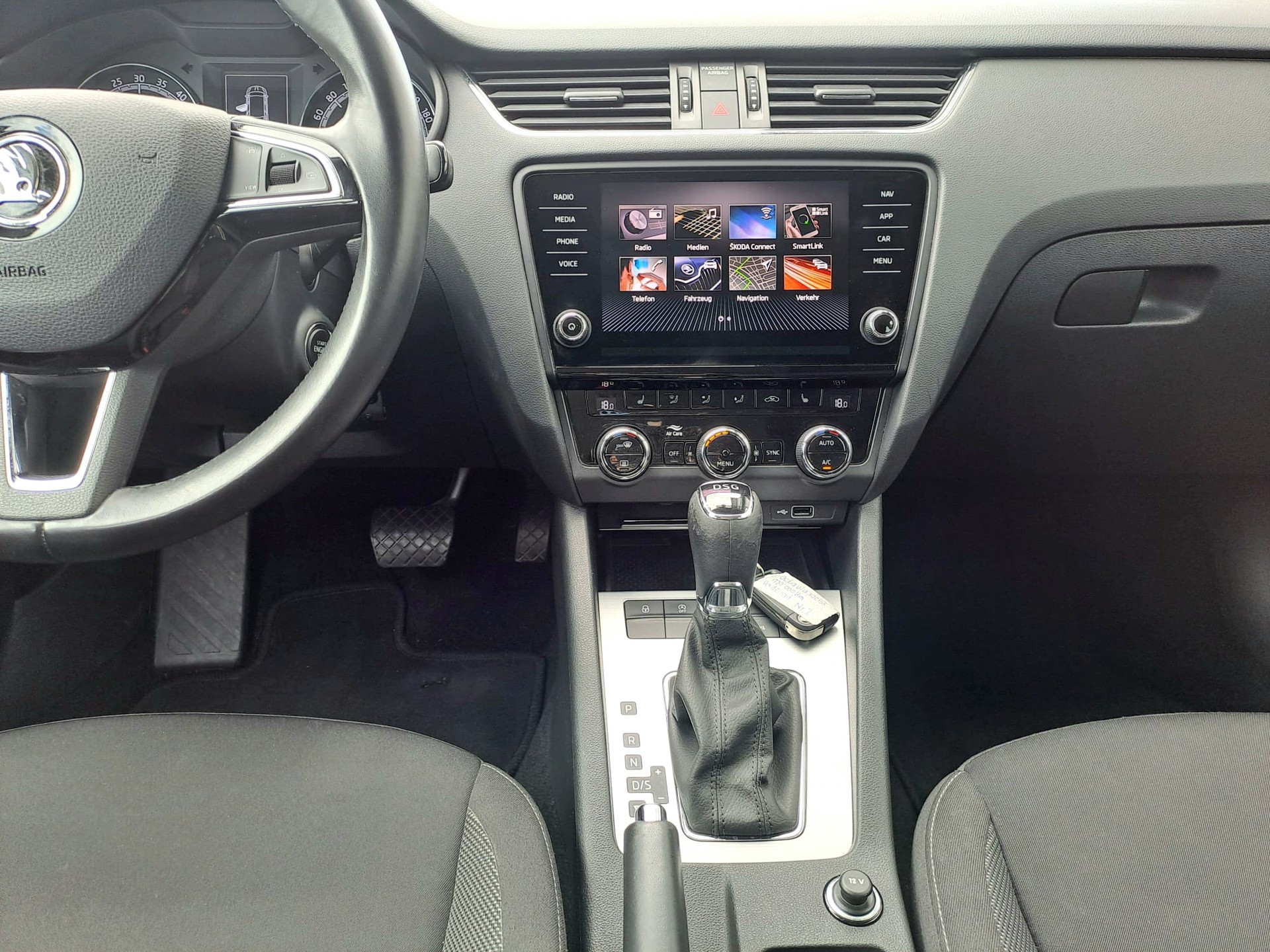SKODA Octavia Combi 2.0 TDI Ambition DSG-image-10