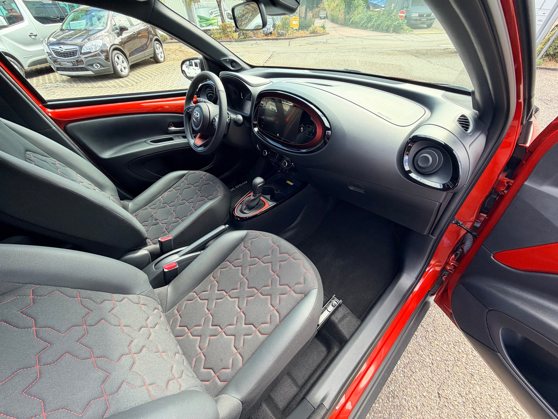 TOYOTA Aygo X 1.0 VVT-i Limited CVT-image-9