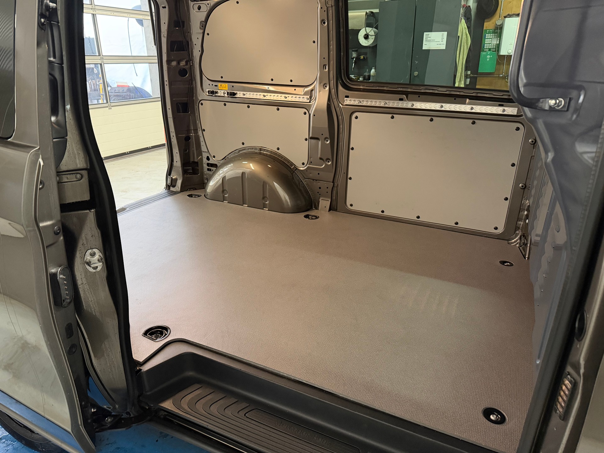 MERCEDES-BENZ VITO 119 BT 4X4-image-17