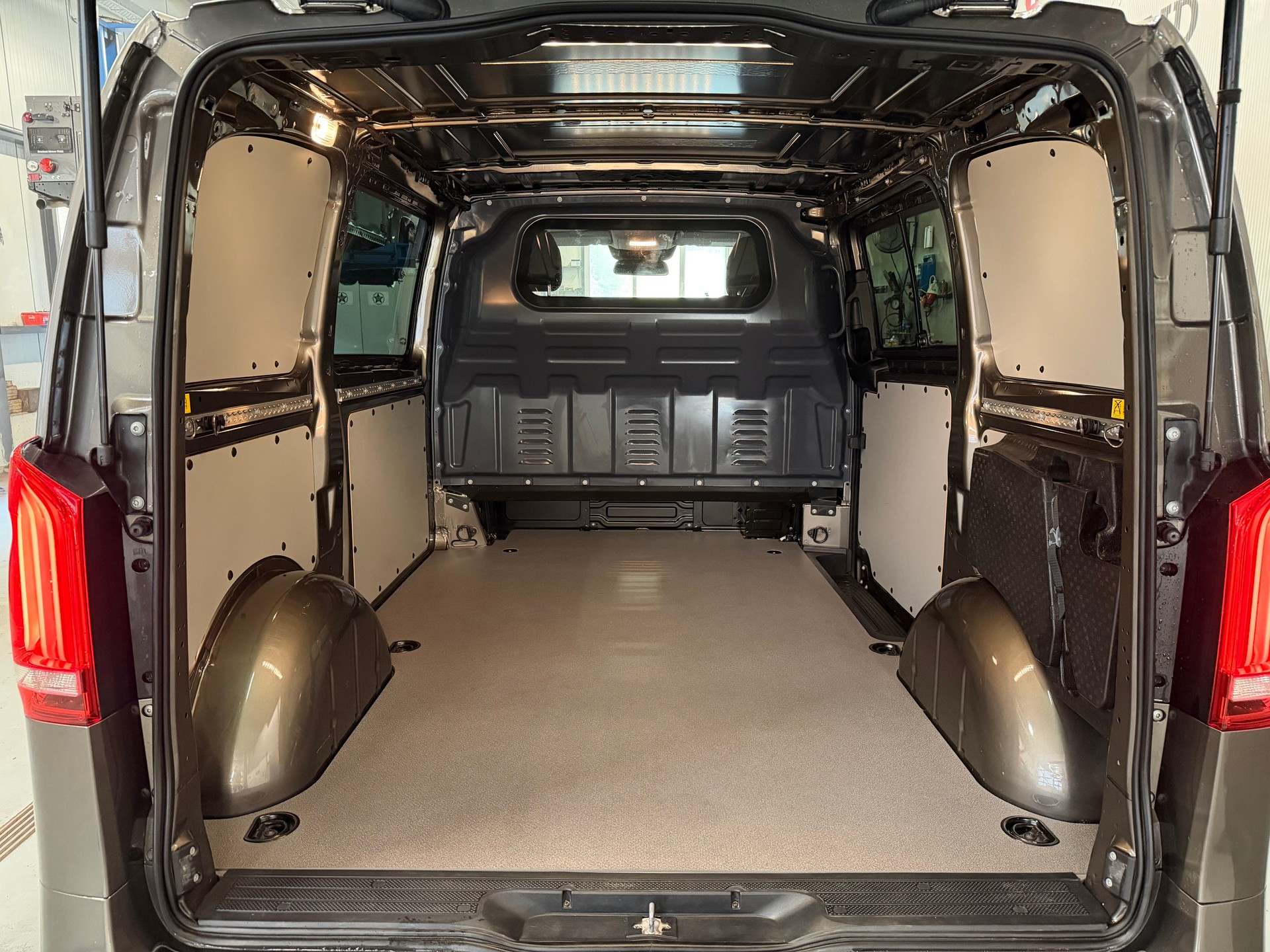 MERCEDES-BENZ VITO 119 BT 4X4-image-16