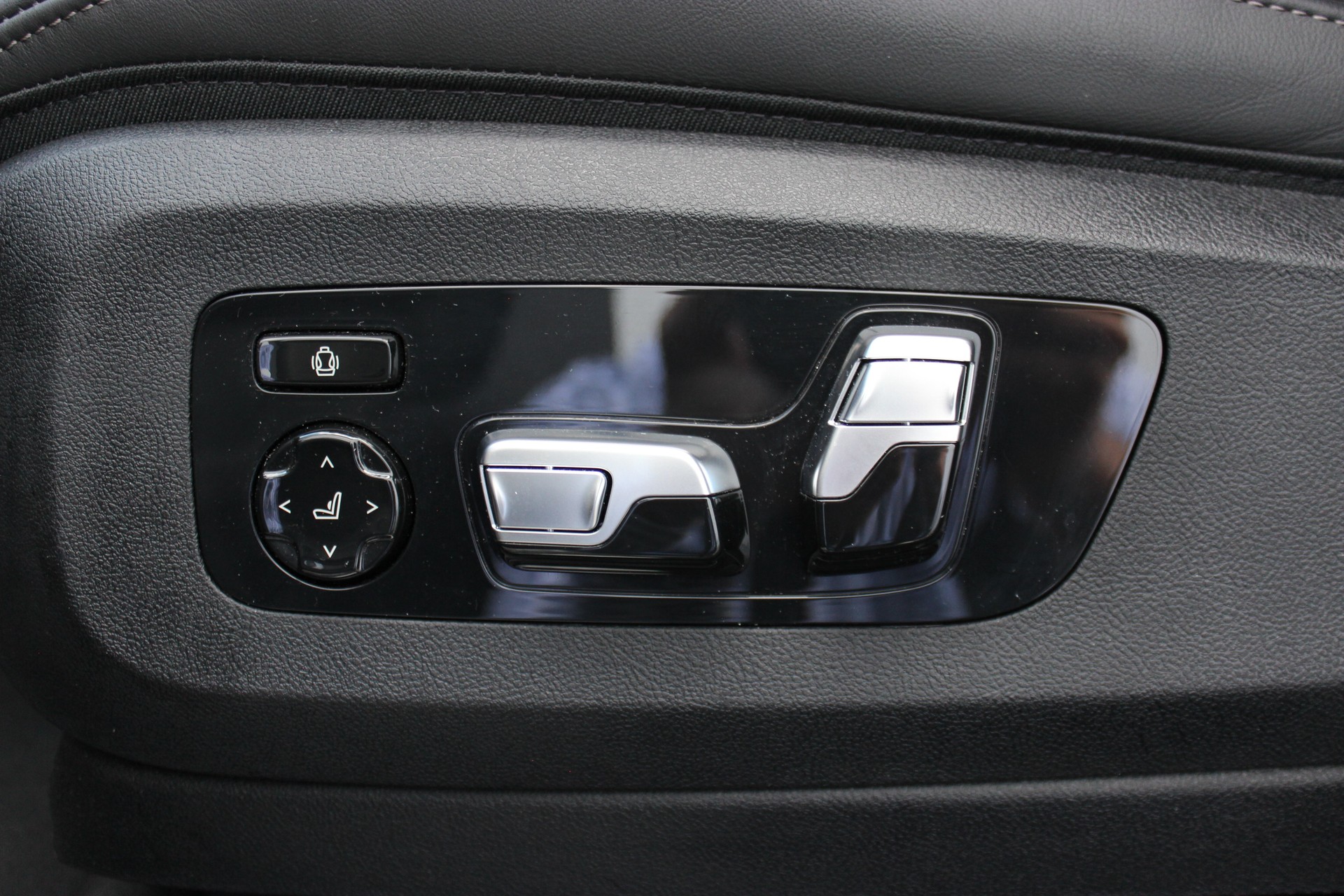 BMW X6 xDrive 48V 40d M Sport-image-18