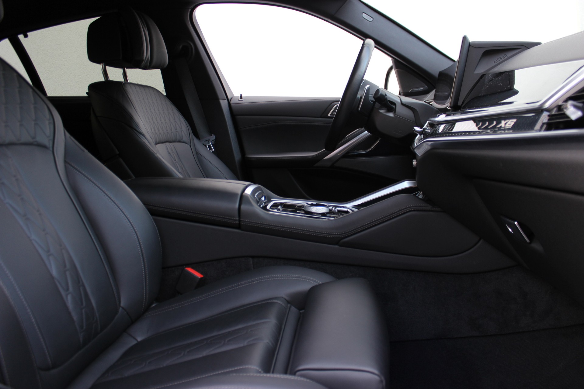 BMW X6 xDrive 48V 40d M Sport-showroom-element-3